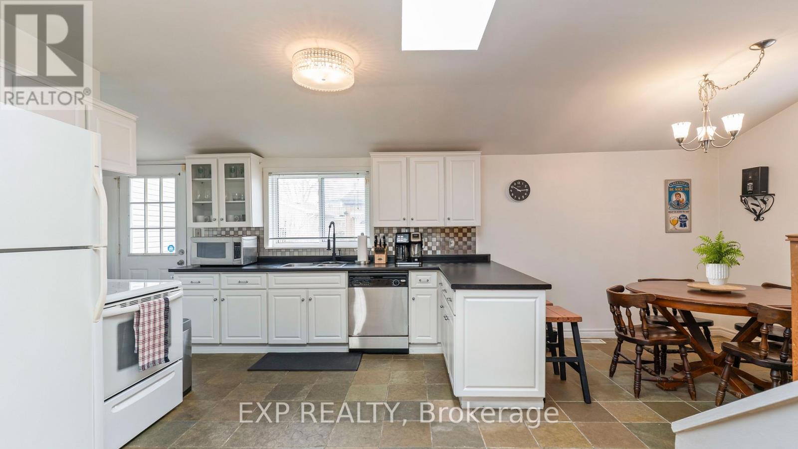 205 East Street, London East, Ontario  N5Z 2S1 - Photo 6 - X12971248