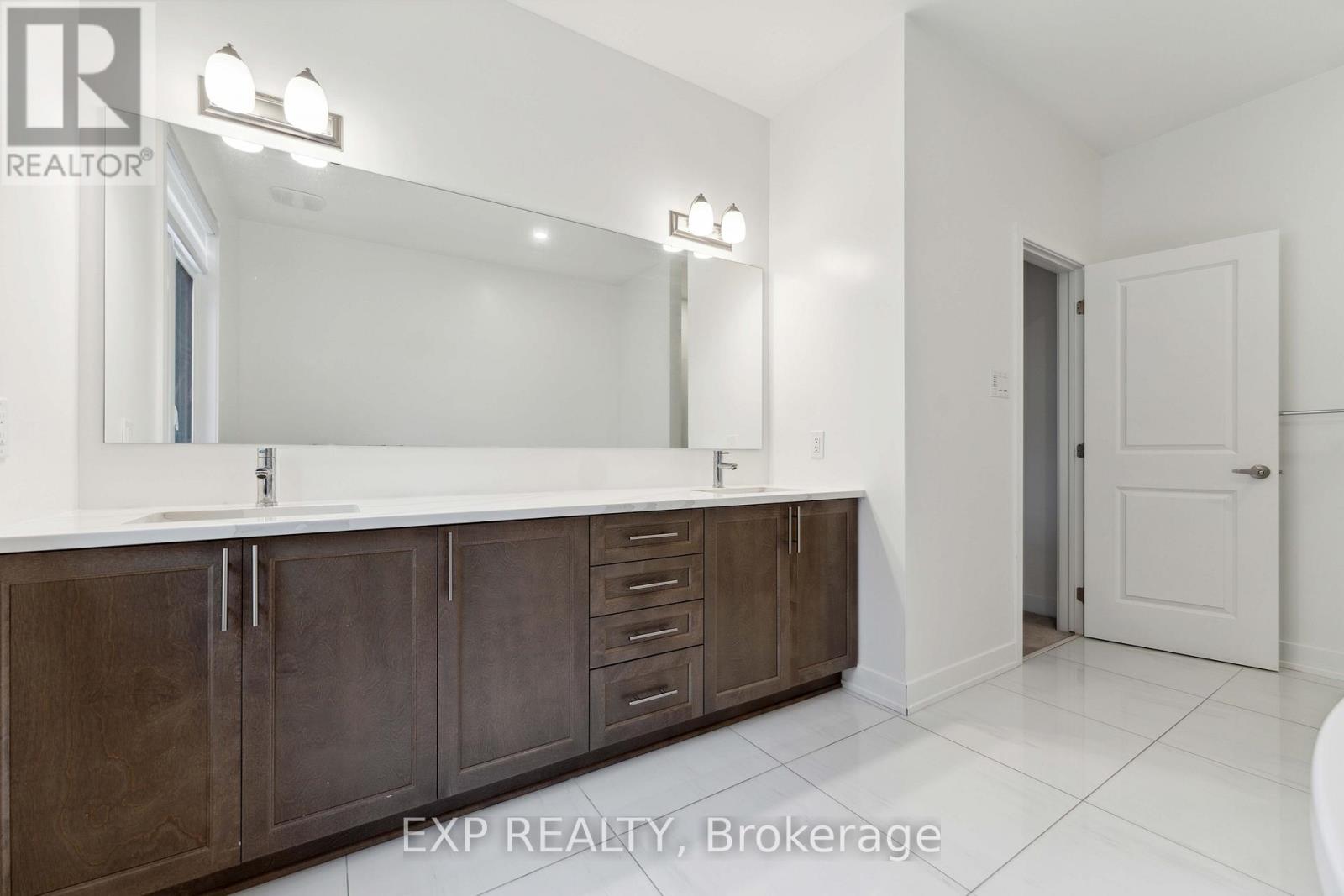 748 Ovation Grove, Ottawa, Ontario  K1T 0X6 - Photo 29 - X12970982