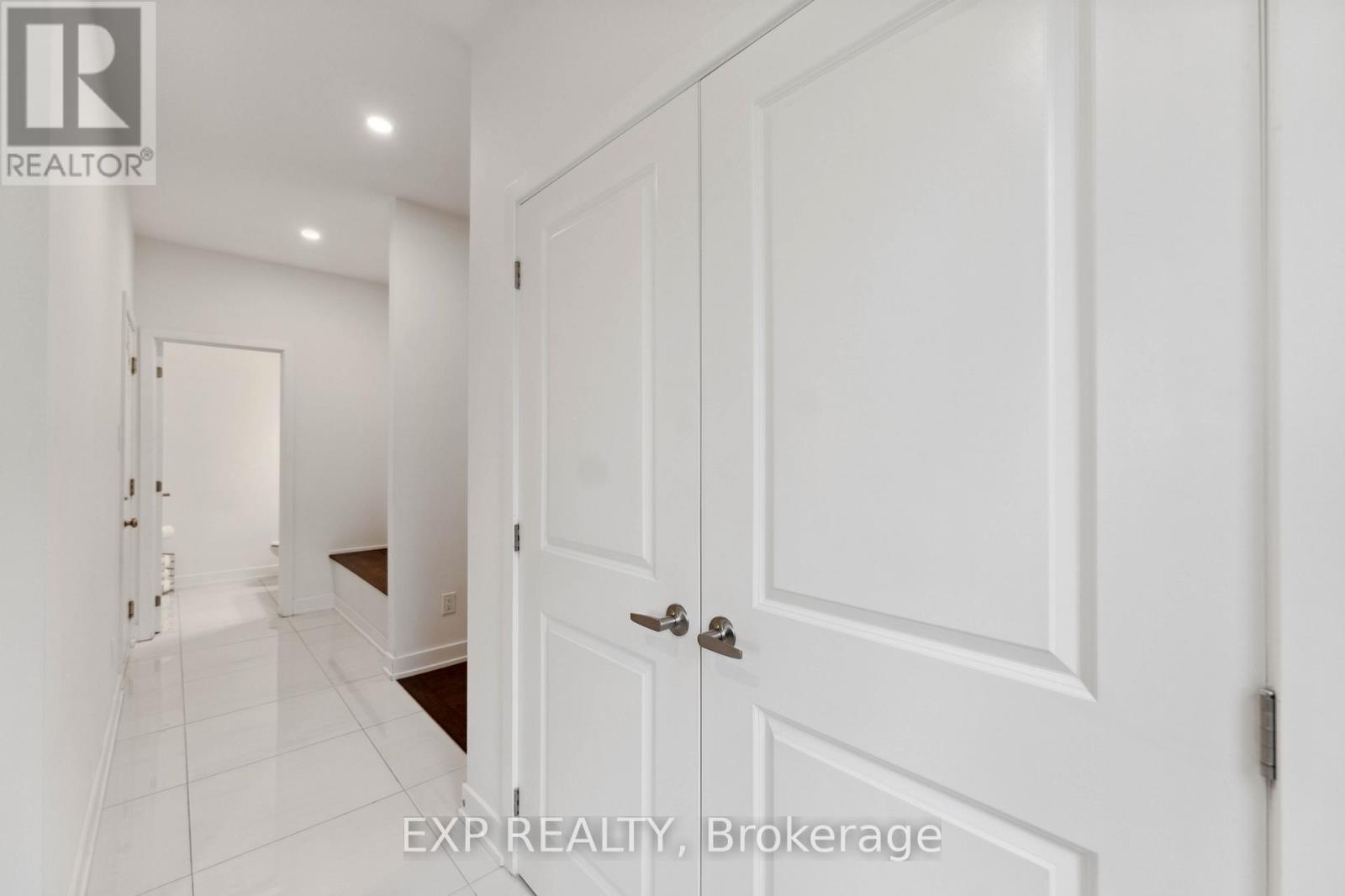 748 Ovation Grove, Ottawa, Ontario  K1T 0X6 - Photo 3 - X12970982