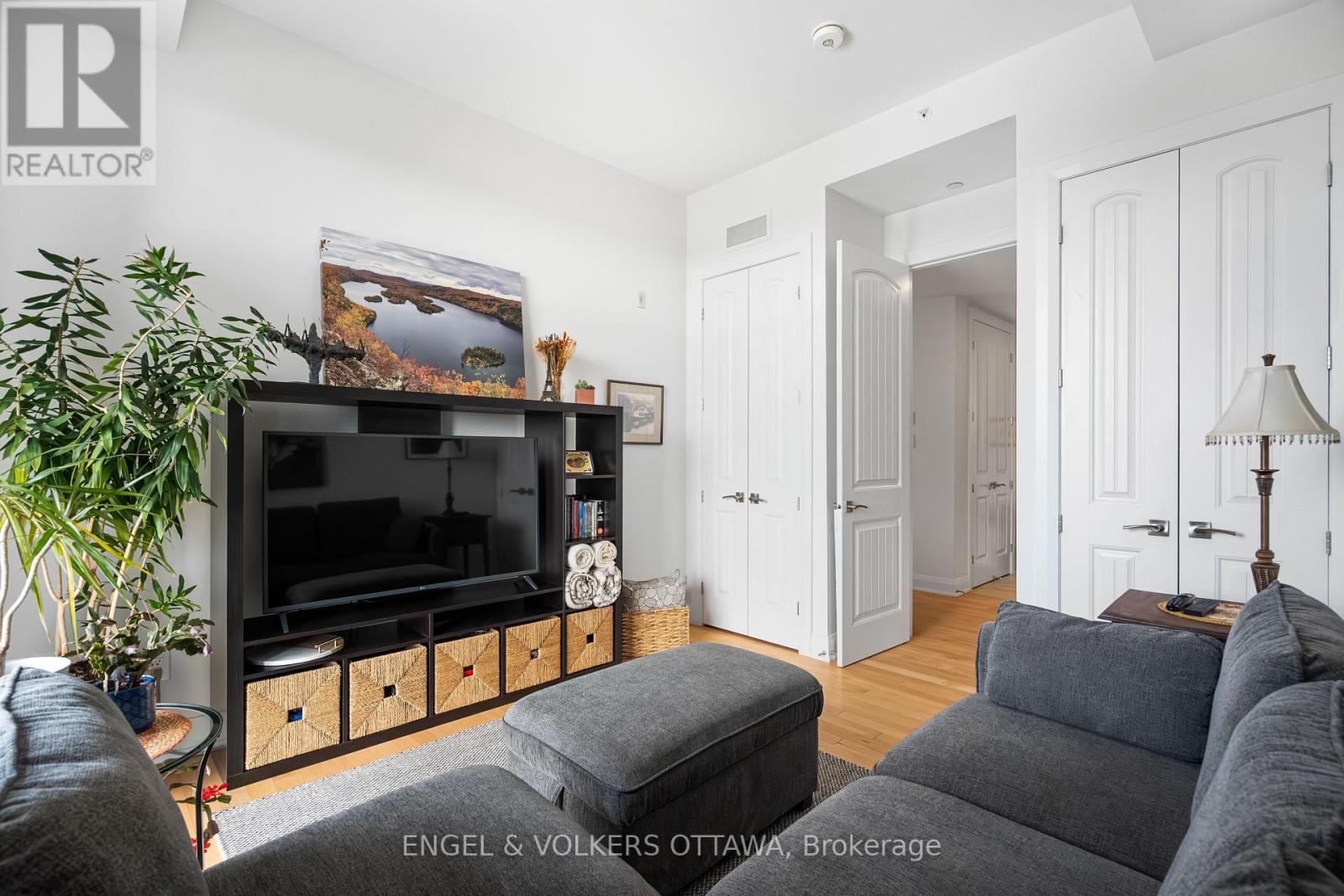 402 - 110 Cortile Private, Ottawa, Ontario K1V 2S8 - Photo 32 - X12971016