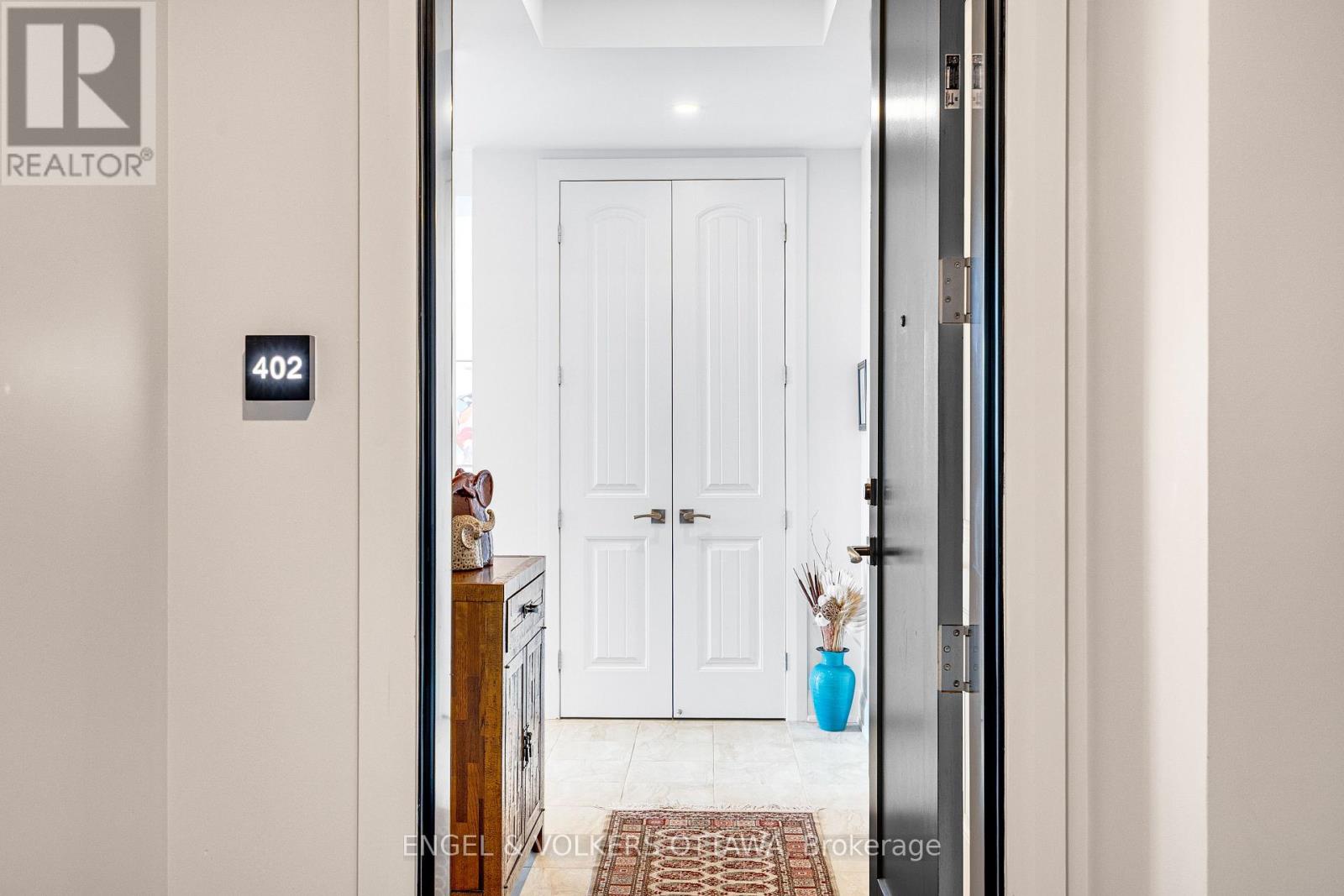 402 - 110 Cortile Private, Ottawa, Ontario K1V 2S8 - Photo 4 - X12971016