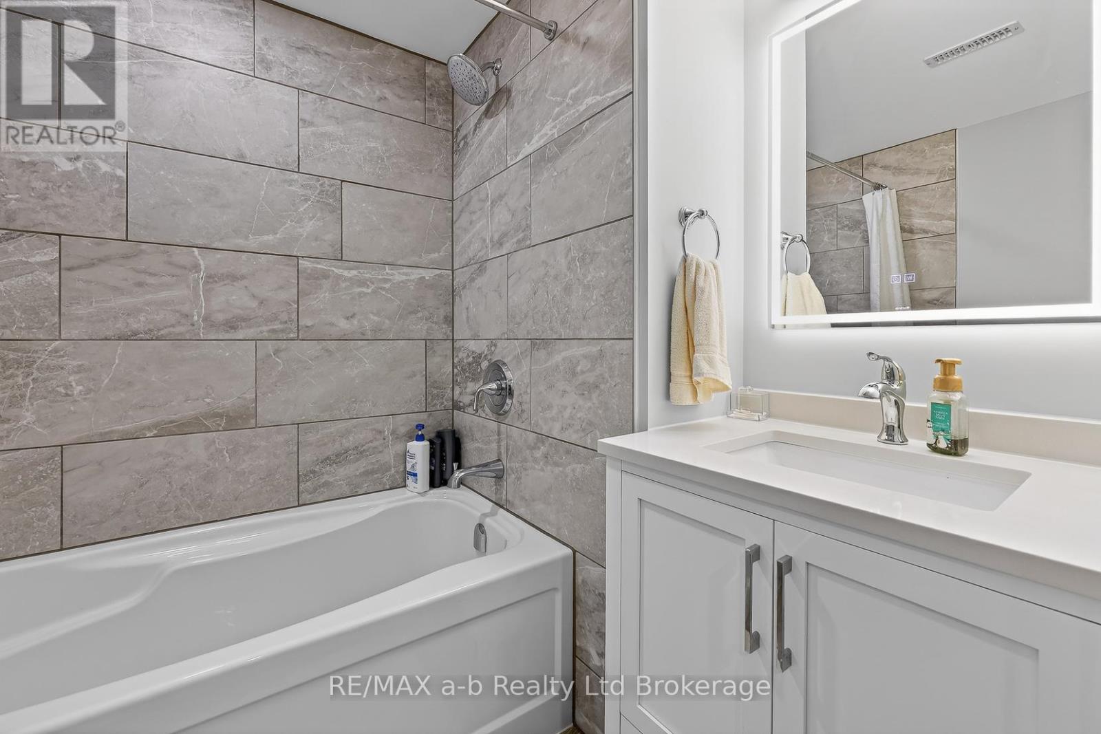 30 Tartan Drive, Zorra, Ontario  N0J 1J0 - Photo 33 - X12970854