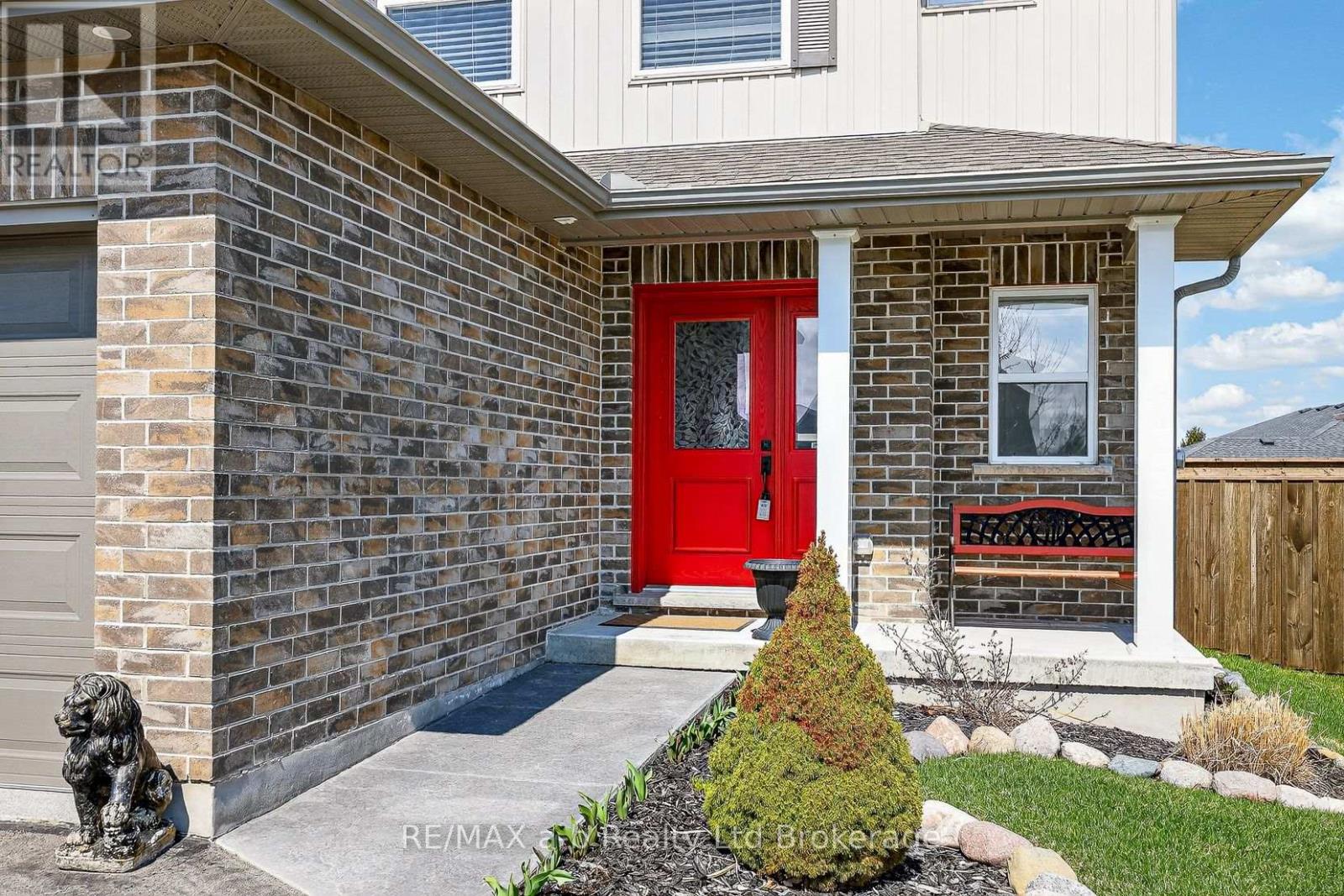 30 Tartan Drive, Zorra, Ontario  N0J 1J0 - Photo 4 - X12970854