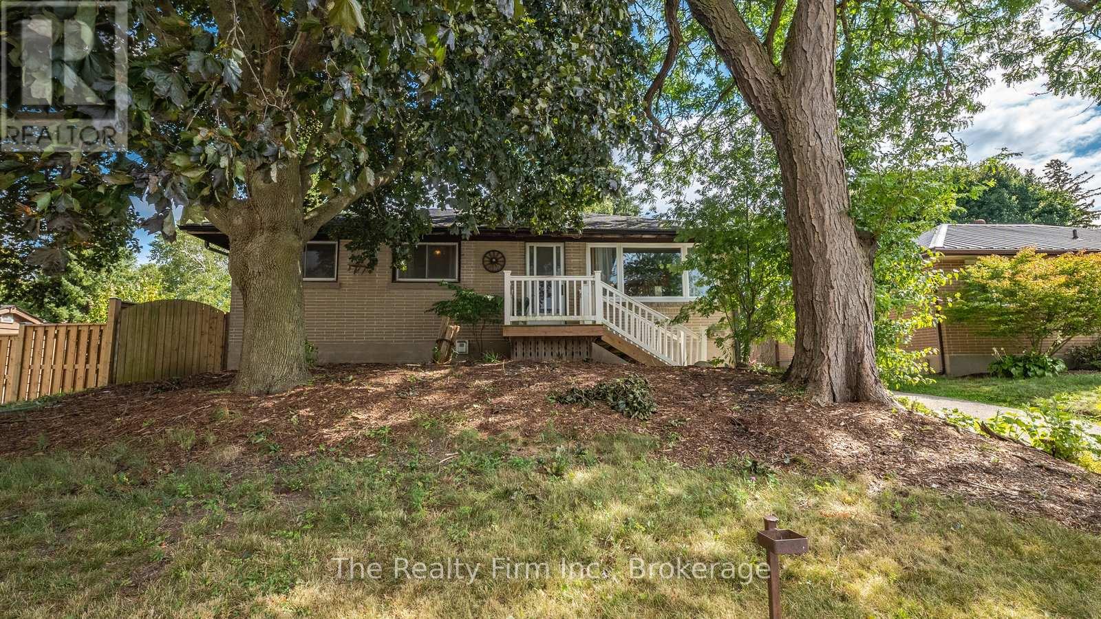 912 Alice Street, Woodstock, Ontario  N4S 2J6 - Photo 2 - X12970890