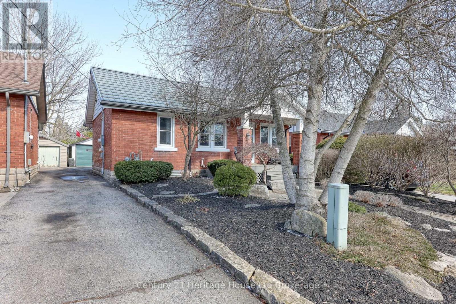 258 Graham Street, Woodstock, Ontario  N4S 6K7 - Photo 3 - X12971098