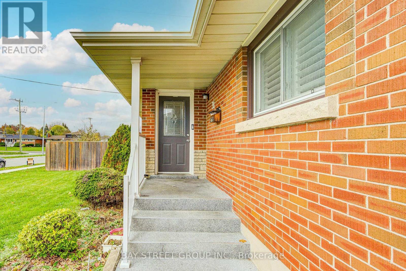 58 Broderick Avenue, Thorold, Ontario  L2V 2J1 - Photo 3 - X12971010