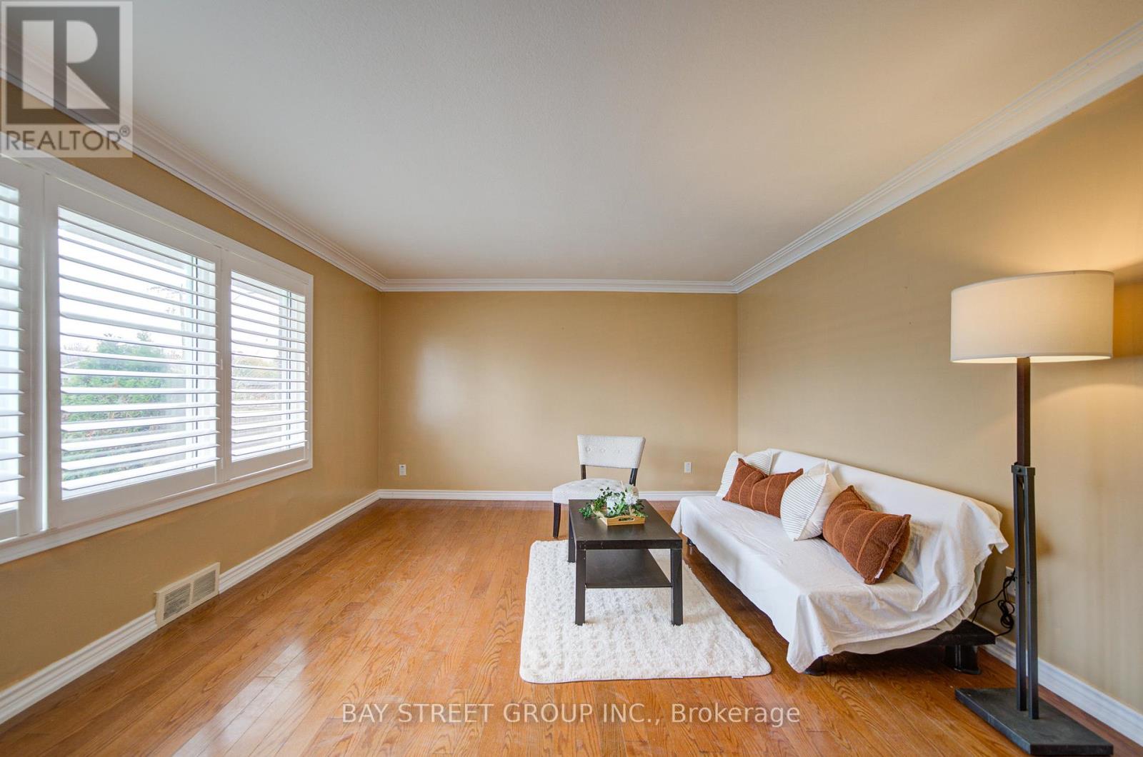 58 Broderick Avenue, Thorold, Ontario  L2V 2J1 - Photo 5 - X12971010