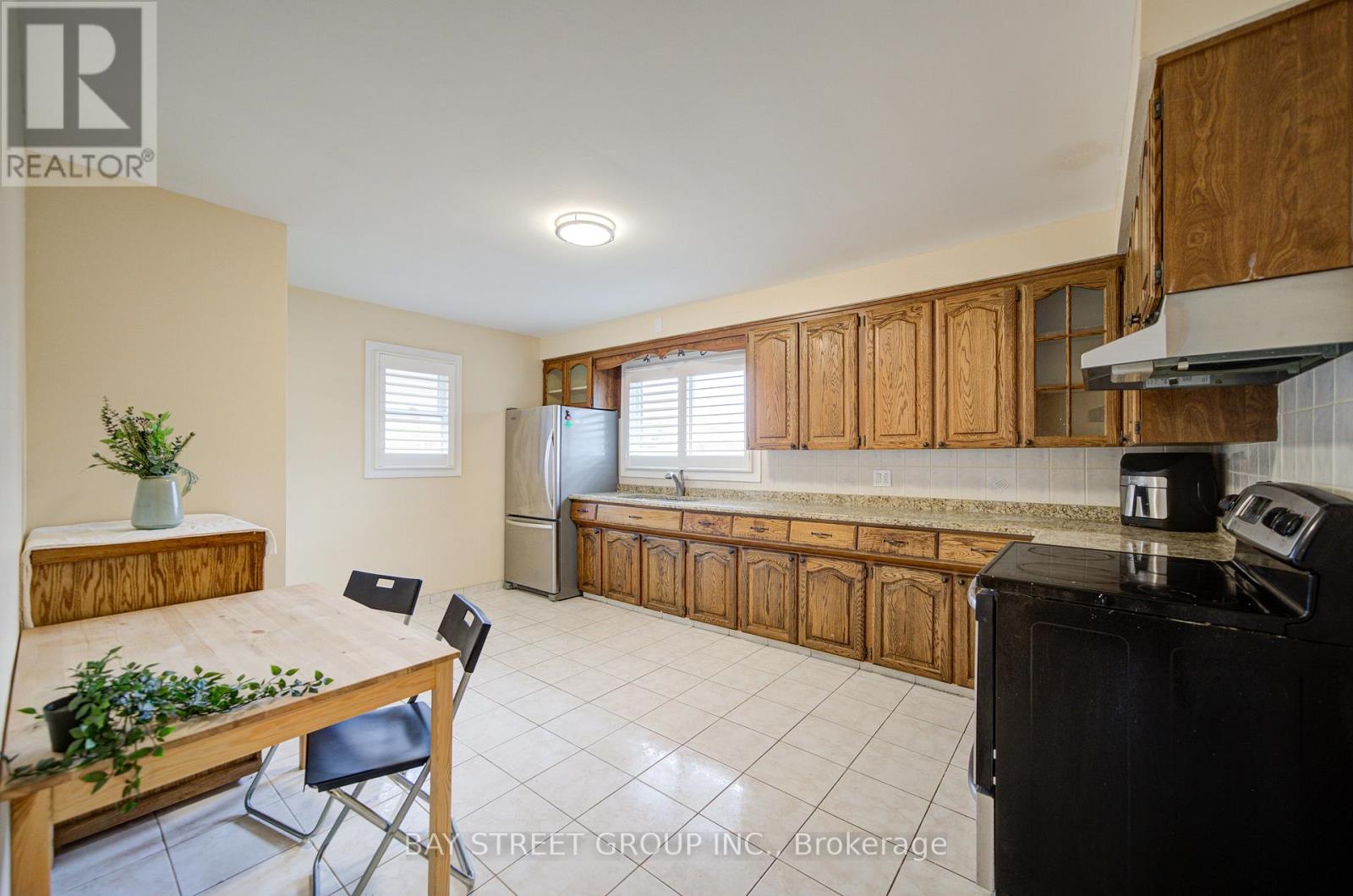 58 Broderick Avenue, Thorold, Ontario  L2V 2J1 - Photo 8 - X12971010