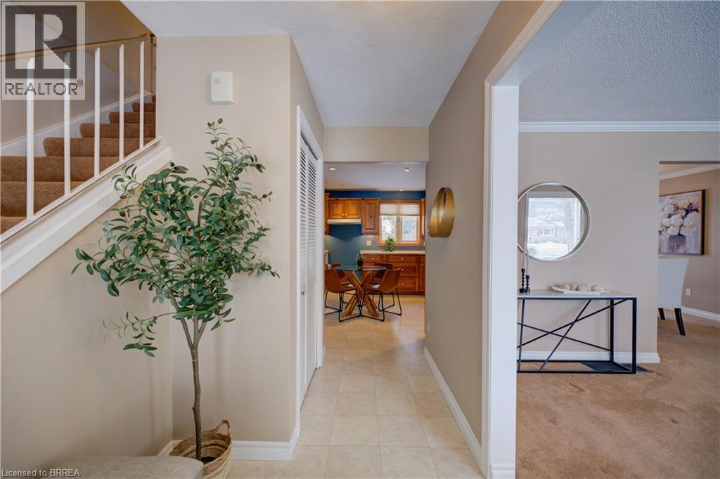 8 Wildflower Lane, Brantford, Ontario  N3R 6B4 - Photo 5 - 40797505