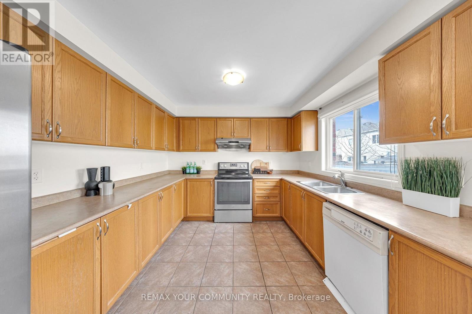 12 Warburton Drive, Ajax, Ontario L1T 0K6 - Photo 21 - E12970418