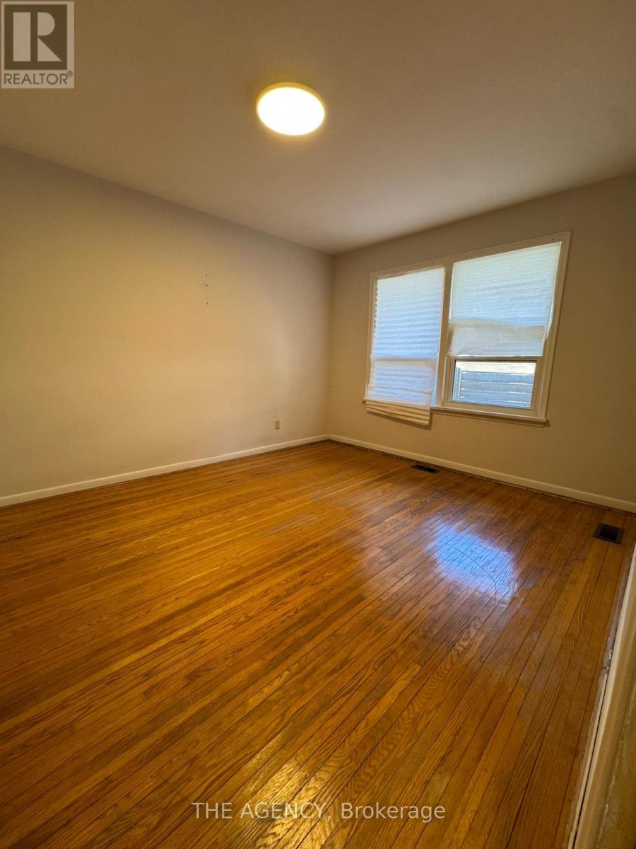 Main - 64 Farningham Crescent, Toronto, Ontario  M9B 3B6 - Photo 12 - W12964214