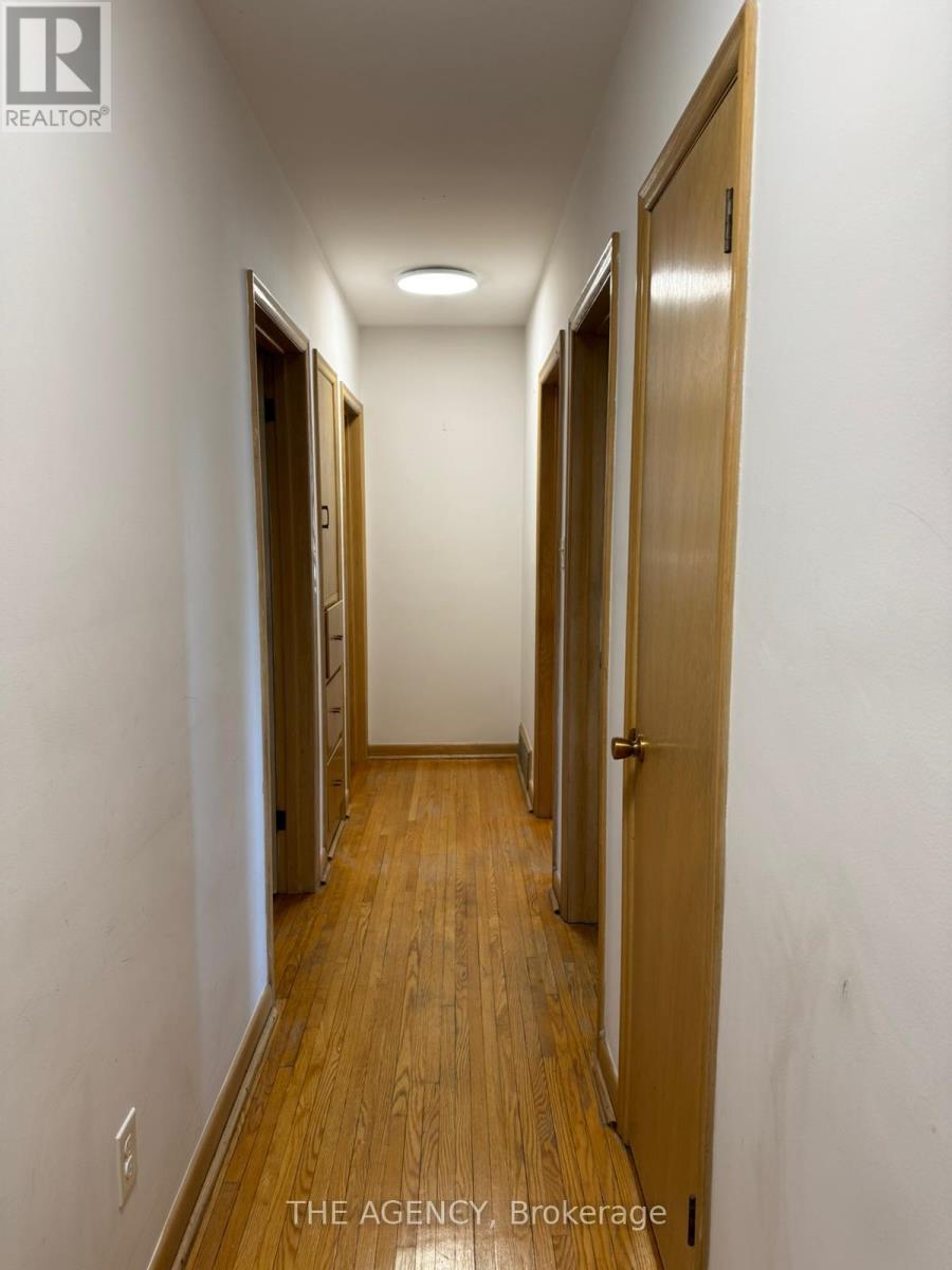 Main - 64 Farningham Crescent, Toronto, Ontario  M9B 3B6 - Photo 9 - W12964214