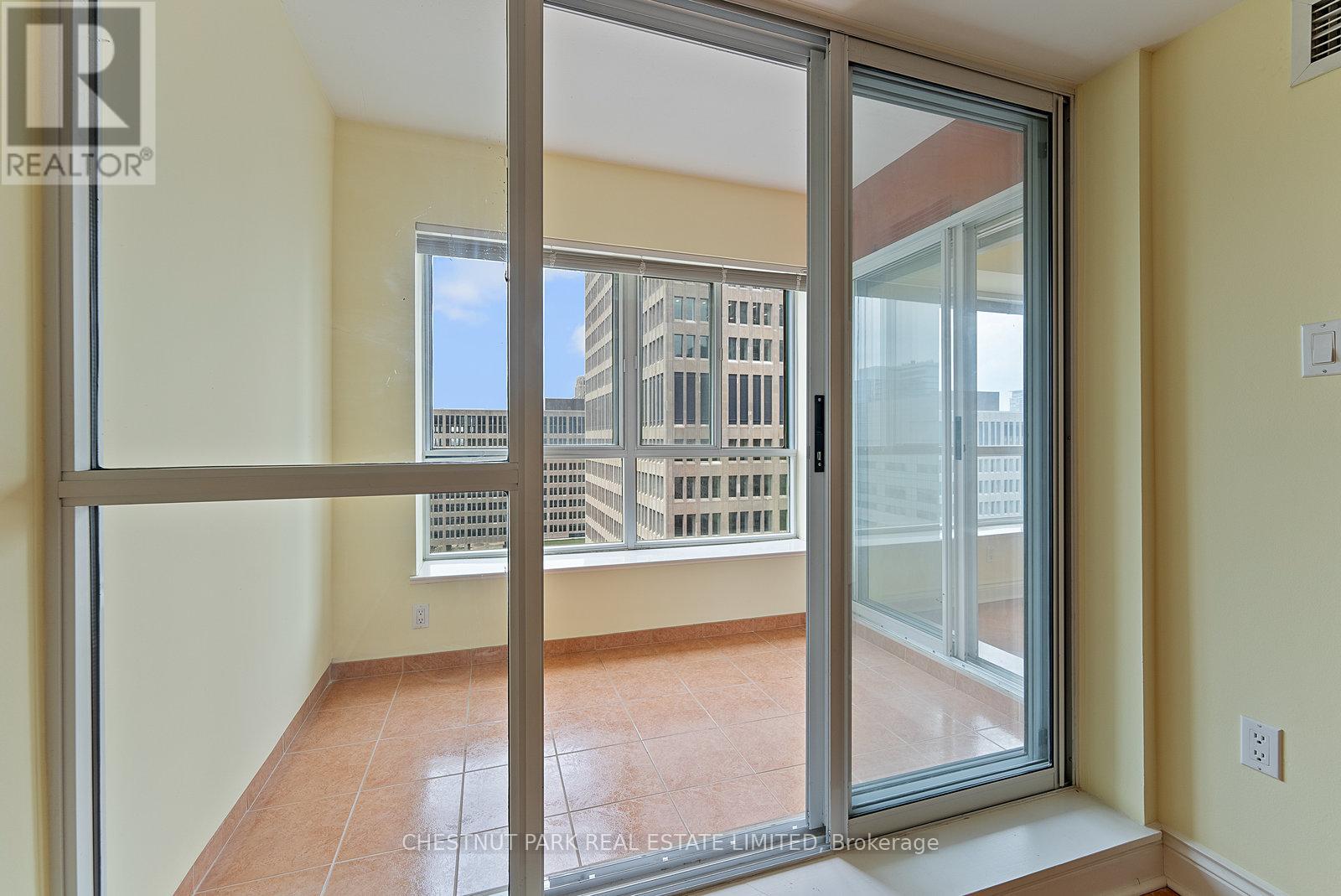1610 - 889 Bay Street, Toronto, Ontario  M5S 3K5 - Photo 17 - C12970908