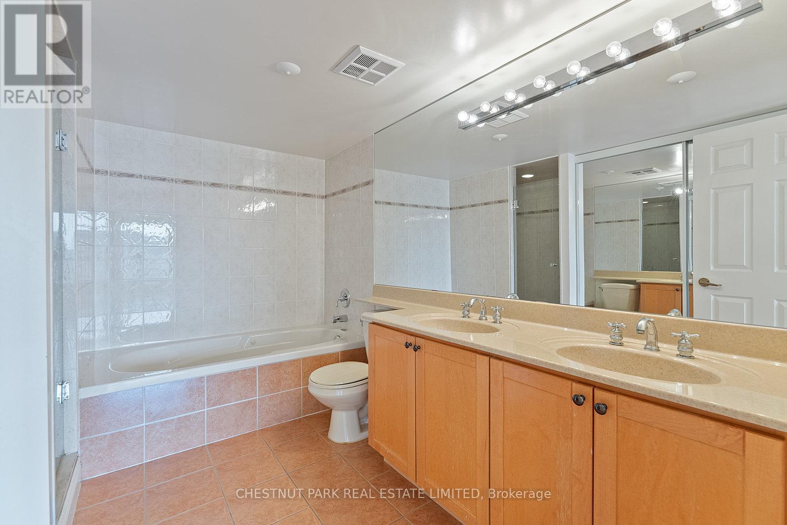 1610 - 889 Bay Street, Toronto, Ontario  M5S 3K5 - Photo 29 - C12970908