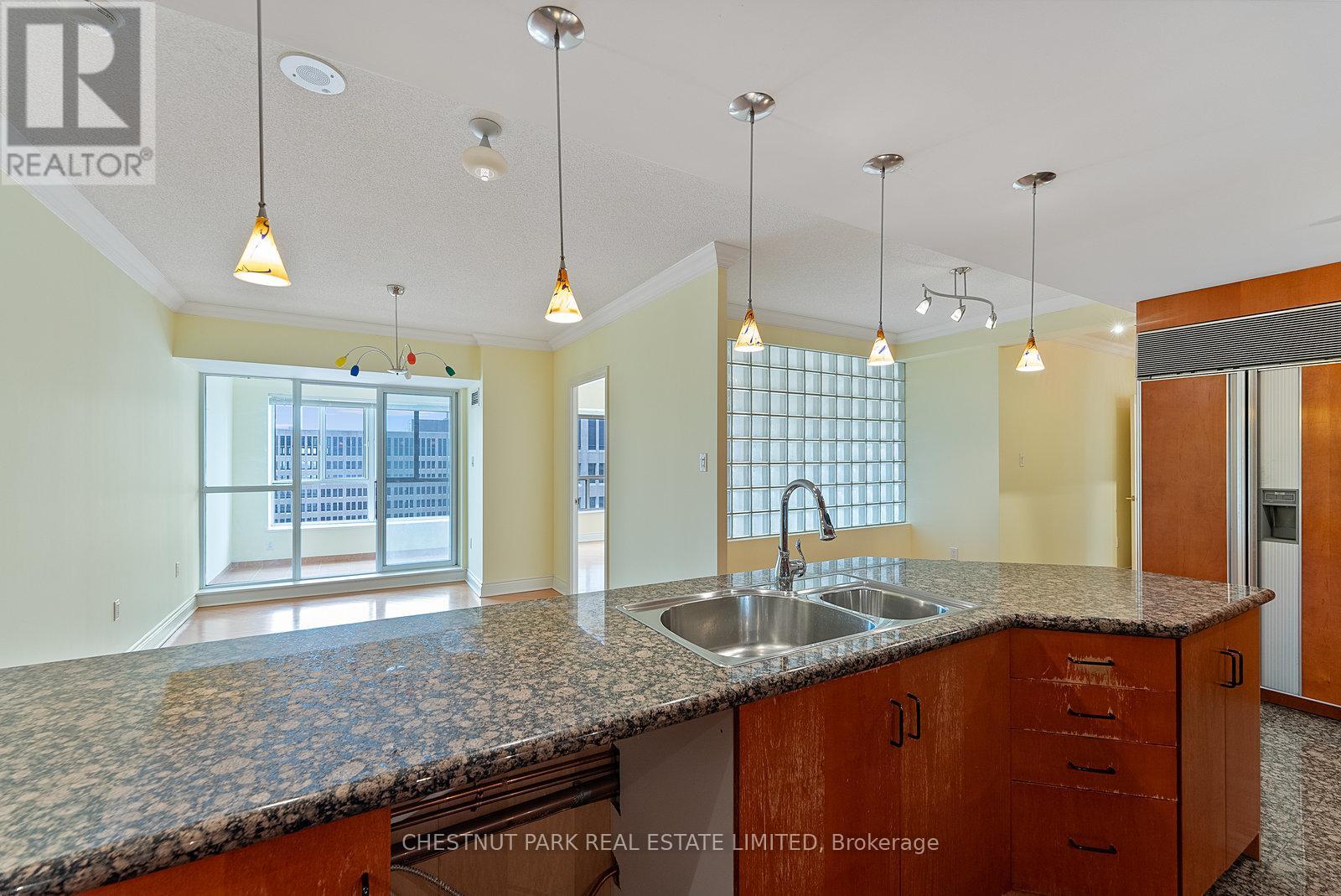 1610 - 889 Bay Street, Toronto, Ontario  M5S 3K5 - Photo 7 - C12970908