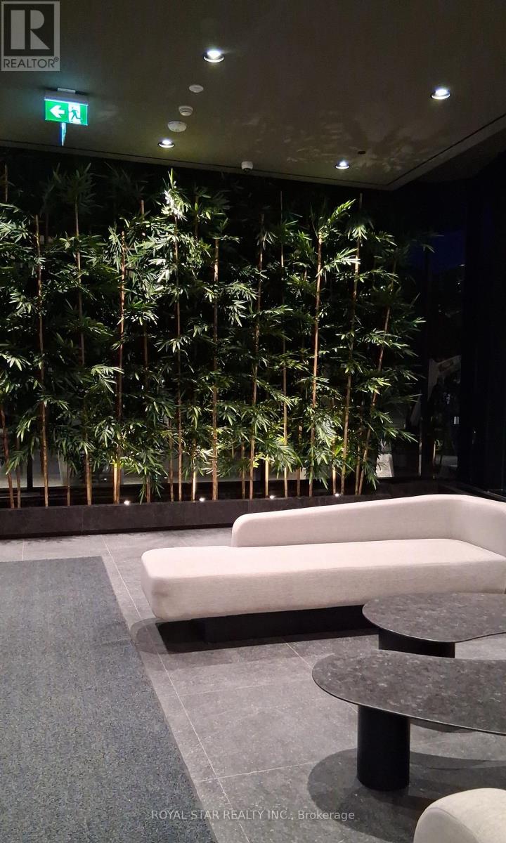 712 - 120 Broadway Avenue, Toronto, Ontario M4P 0E9 - Photo 2 - C12971056