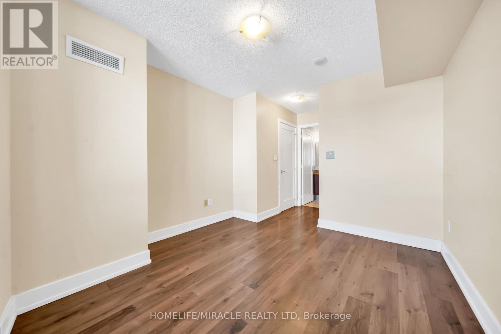 1615 - 20 Blue Jays Way, Toronto, Ontario  M5V 3W6 - Photo 38 - C12971116