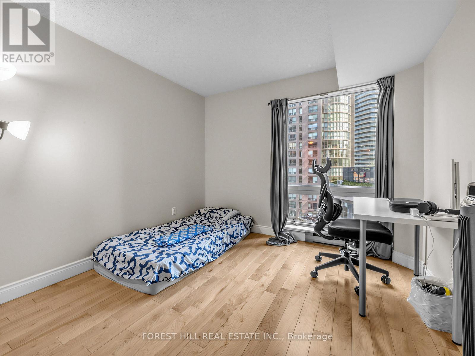 1012 - 1001 Bay Street, Toronto, Ontario  M5S 3A6 - Photo 11 - C12971156