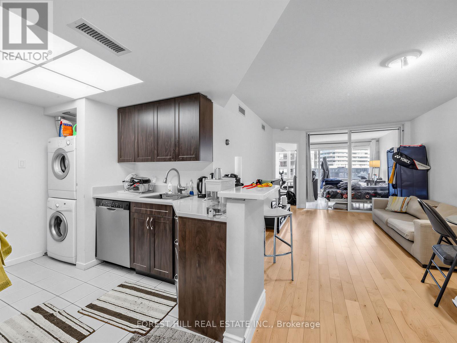 1012 - 1001 Bay Street, Toronto, Ontario  M5S 3A6 - Photo 2 - C12971156