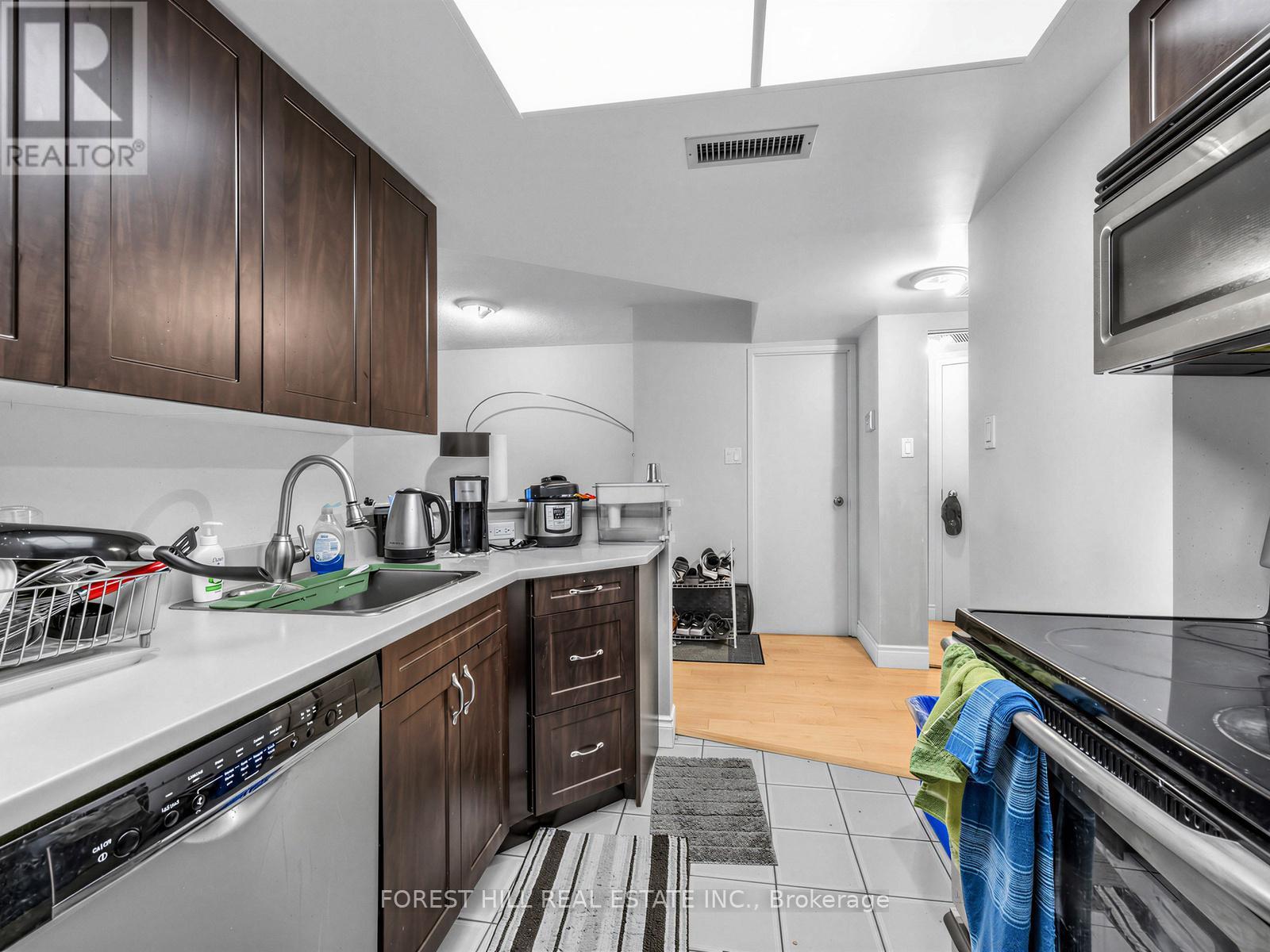 1012 - 1001 Bay Street, Toronto, Ontario  M5S 3A6 - Photo 4 - C12971156