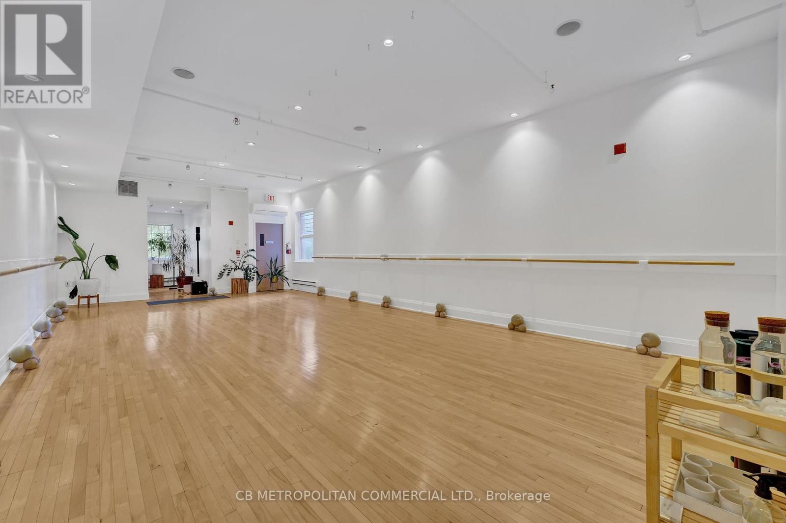 889 Yonge Street, Toronto (Rosedale-Moore Park), Ontario  M4W 2H2 - Photo 4 - C12971192