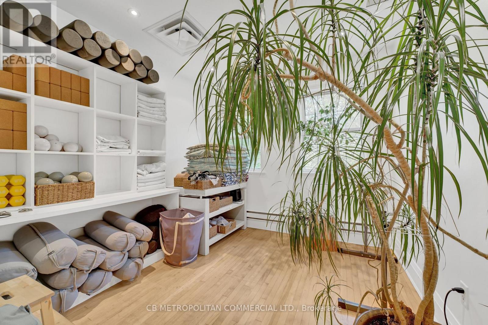 889 Yonge Street, Toronto (Rosedale-Moore Park), Ontario  M4W 2H2 - Photo 5 - C12971192