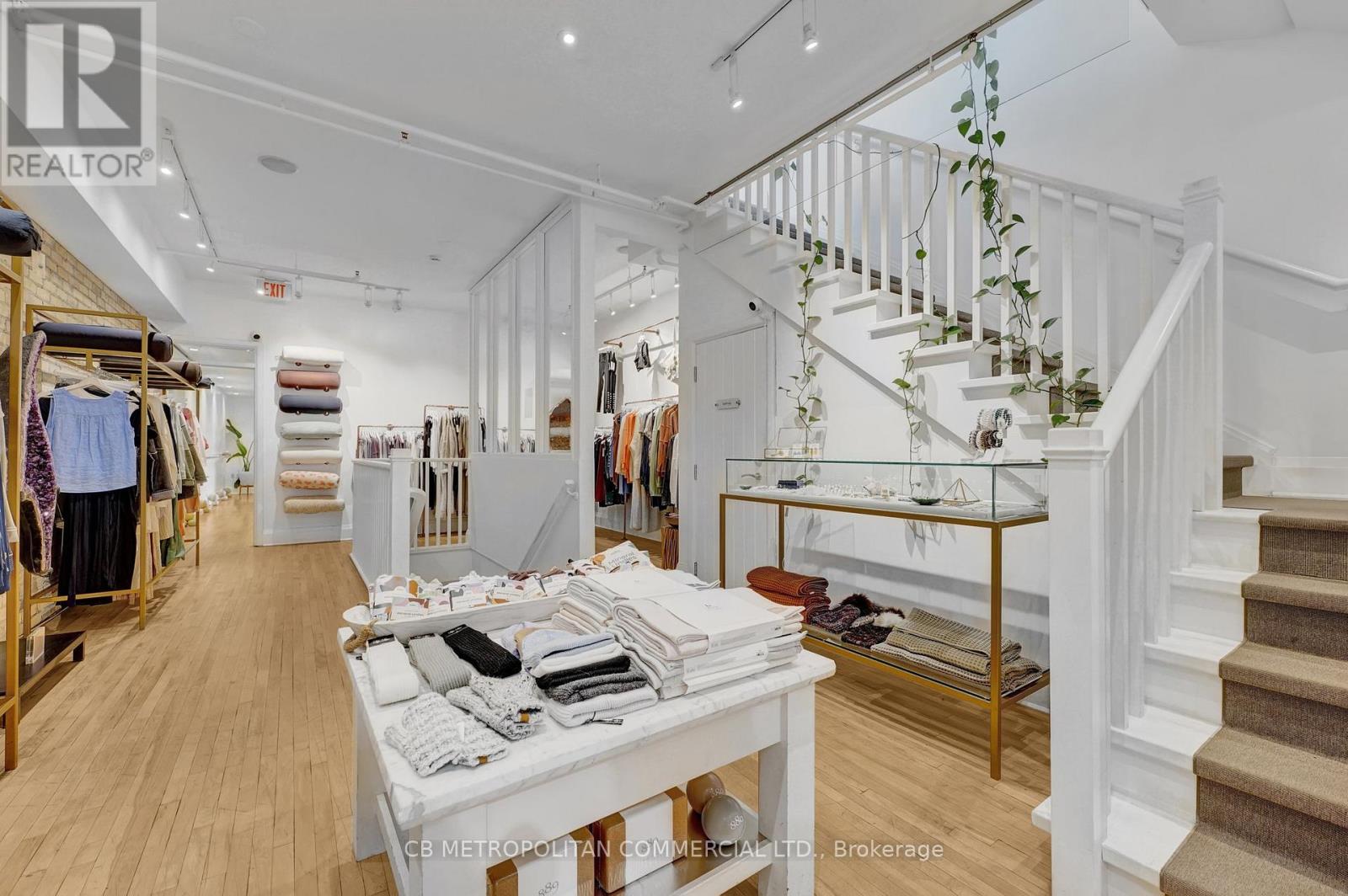 889 Yonge Street, Toronto (Rosedale-Moore Park), Ontario  M4W 2H2 - Photo 6 - C12971192