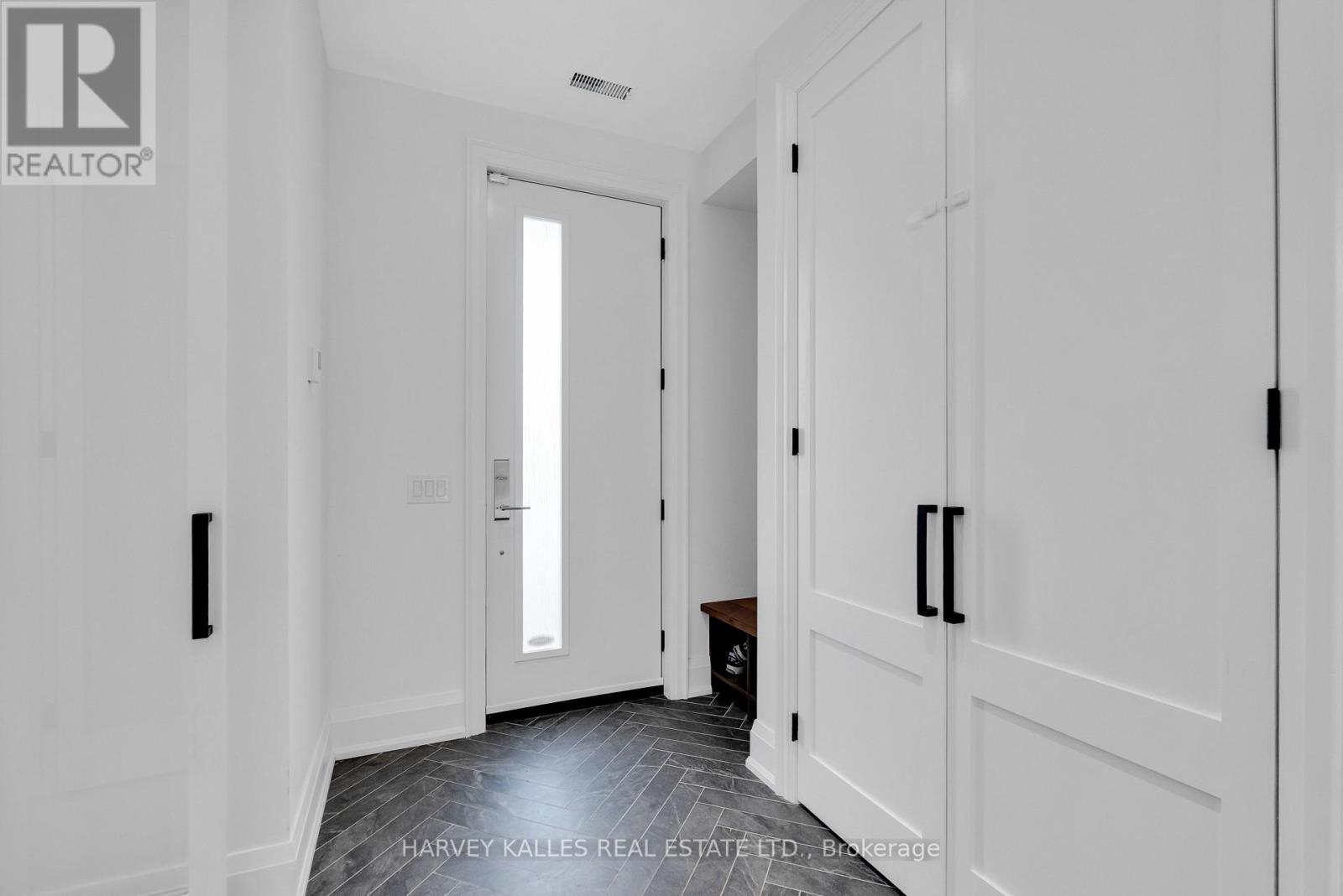 32 Almont Road, Toronto, Ontario  M3H 3E3 - Photo 4 - C12971220