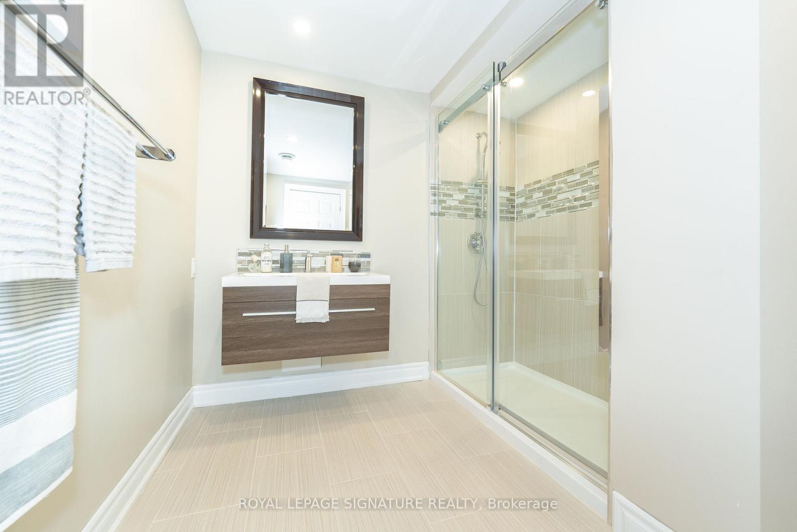 2355 Pilgrim Square, Oshawa, Ontario  L1L 0C2 - Photo 22 - E12970860