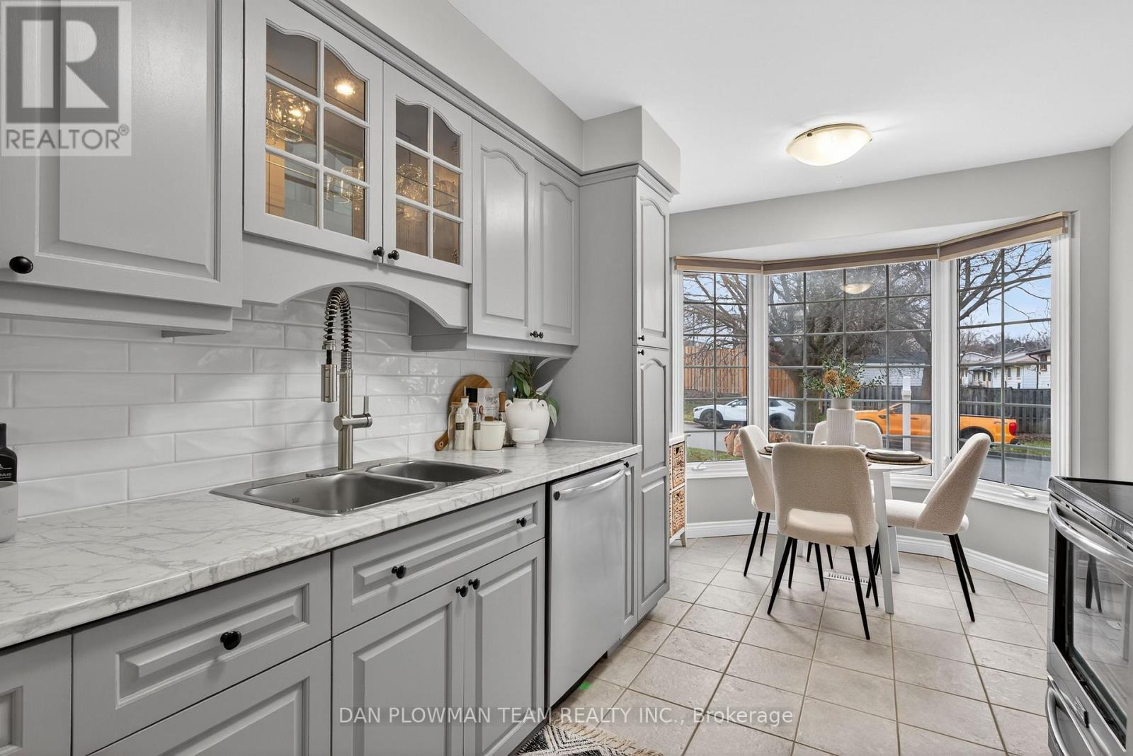 502 Sedan Crescent, Oshawa, Ontario  L1H 3G5 - Photo 2 - E12970942