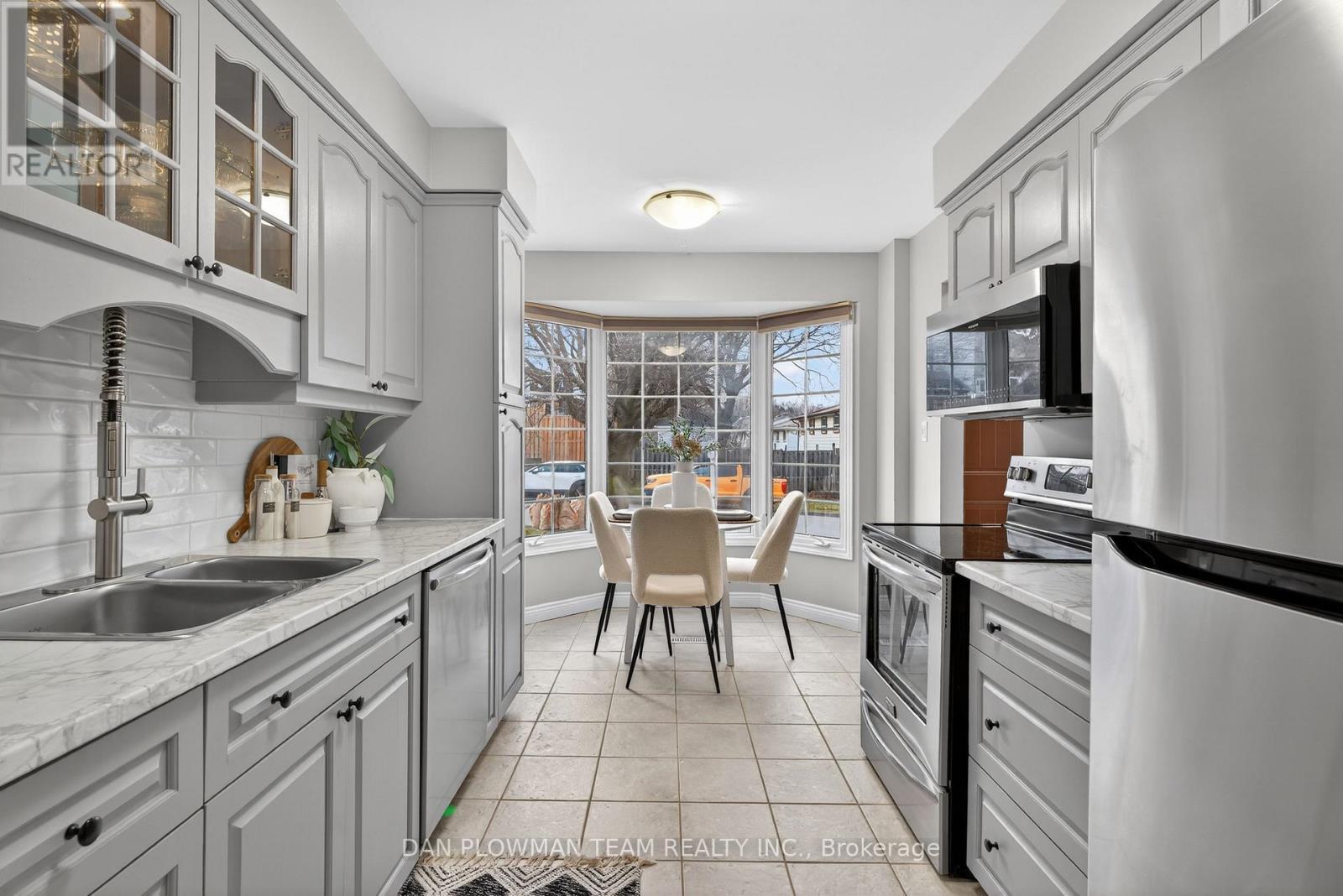 502 Sedan Crescent, Oshawa, Ontario  L1H 3G5 - Photo 3 - E12970942