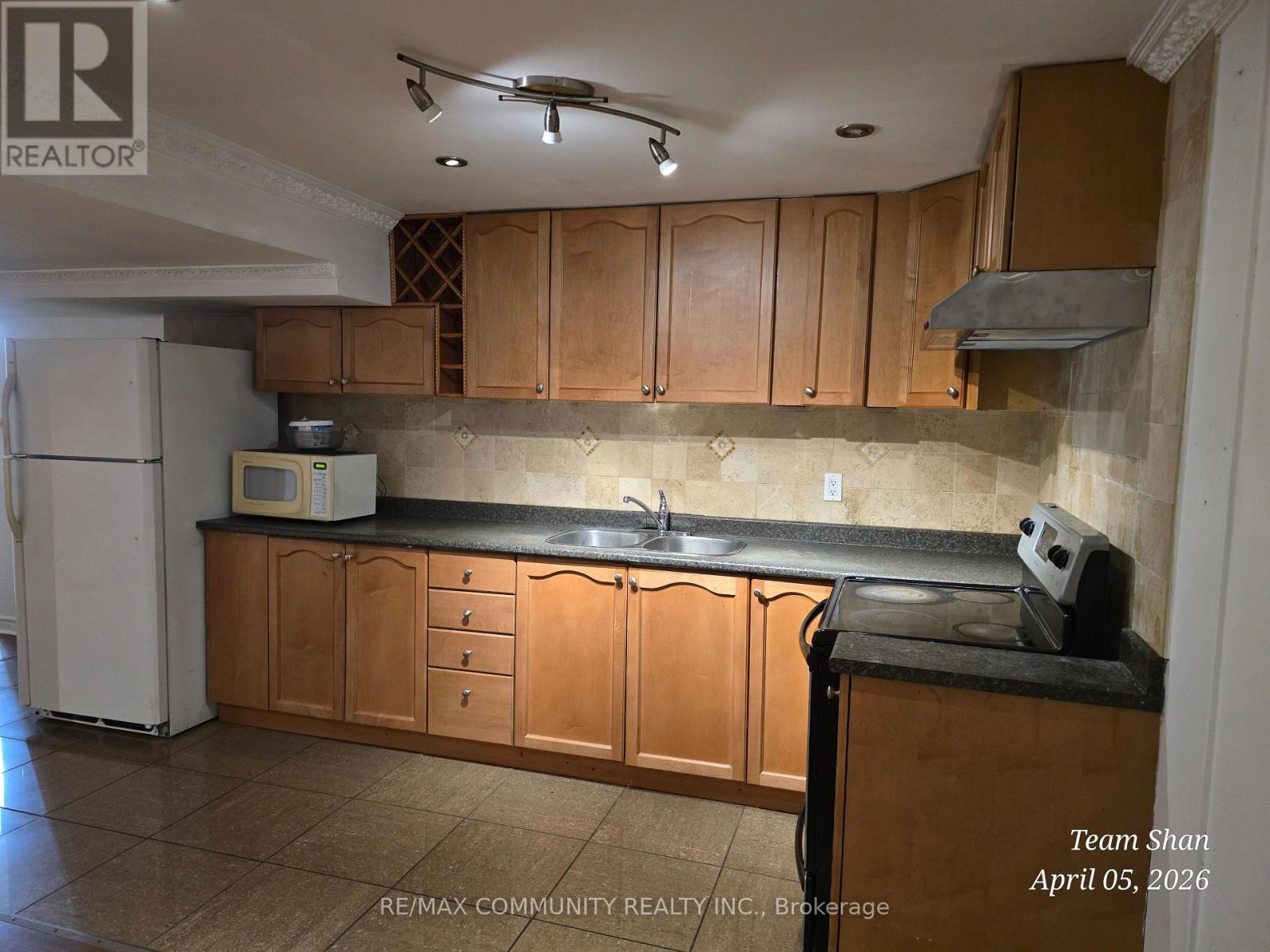 84 Chasser Drive, Markham, Ontario  L6E 1S7 - Photo 4 - N12970858