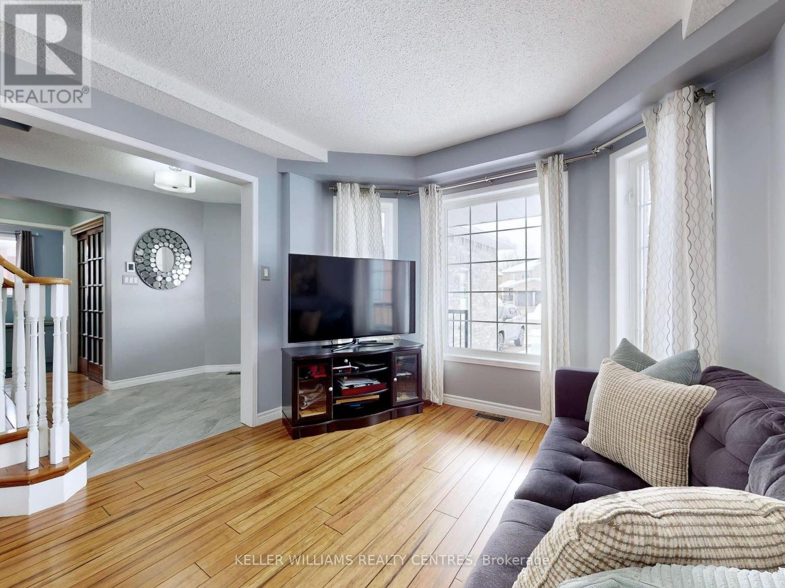 1184 Leslie Drive, Innisfil, Ontario  L9S 2A9 - Photo 4 - N12970916