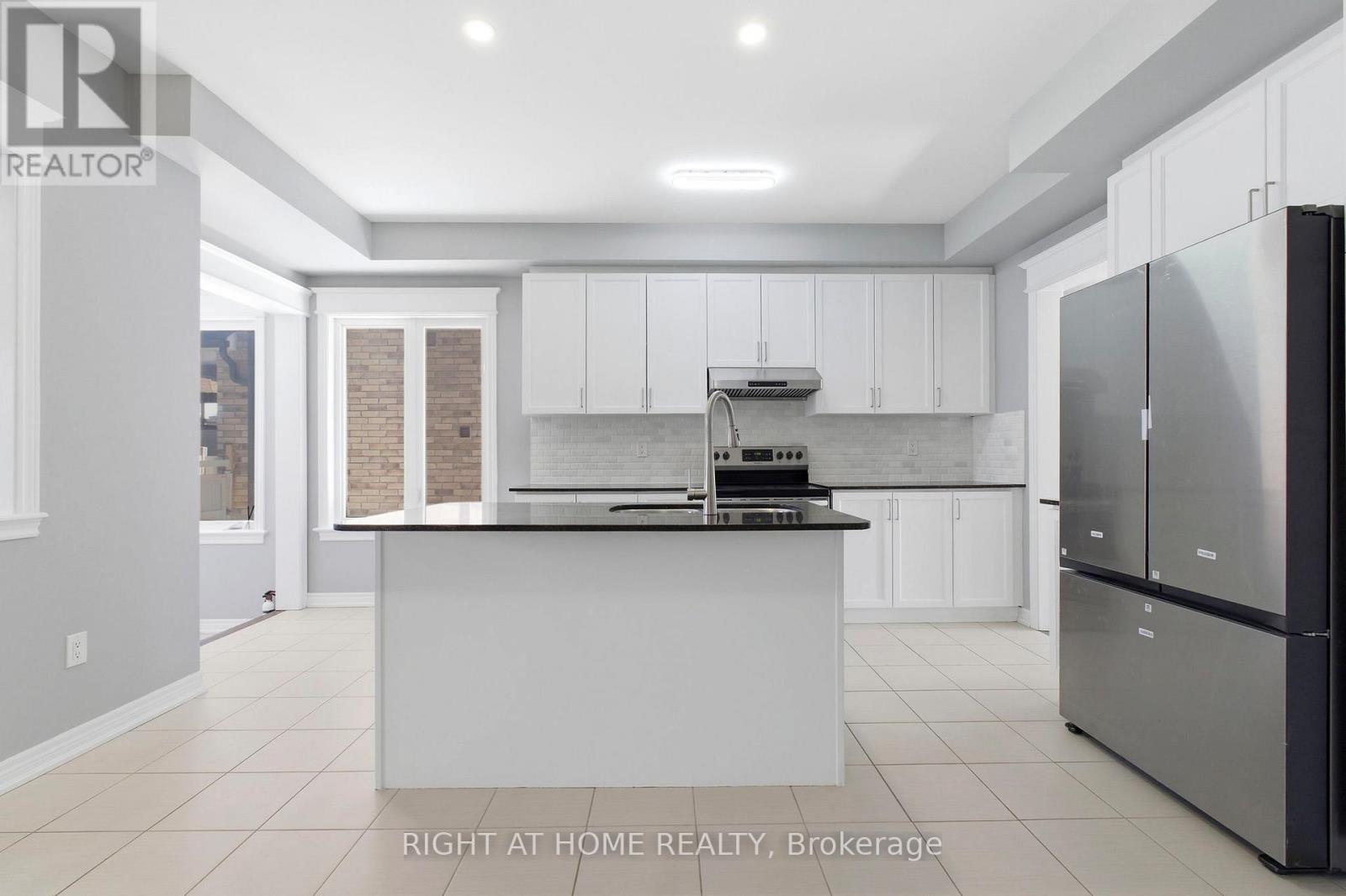 200 Paradelle Drive, Richmond Hill, Ontario  L4E 1B8 - Photo 11 - N12970936