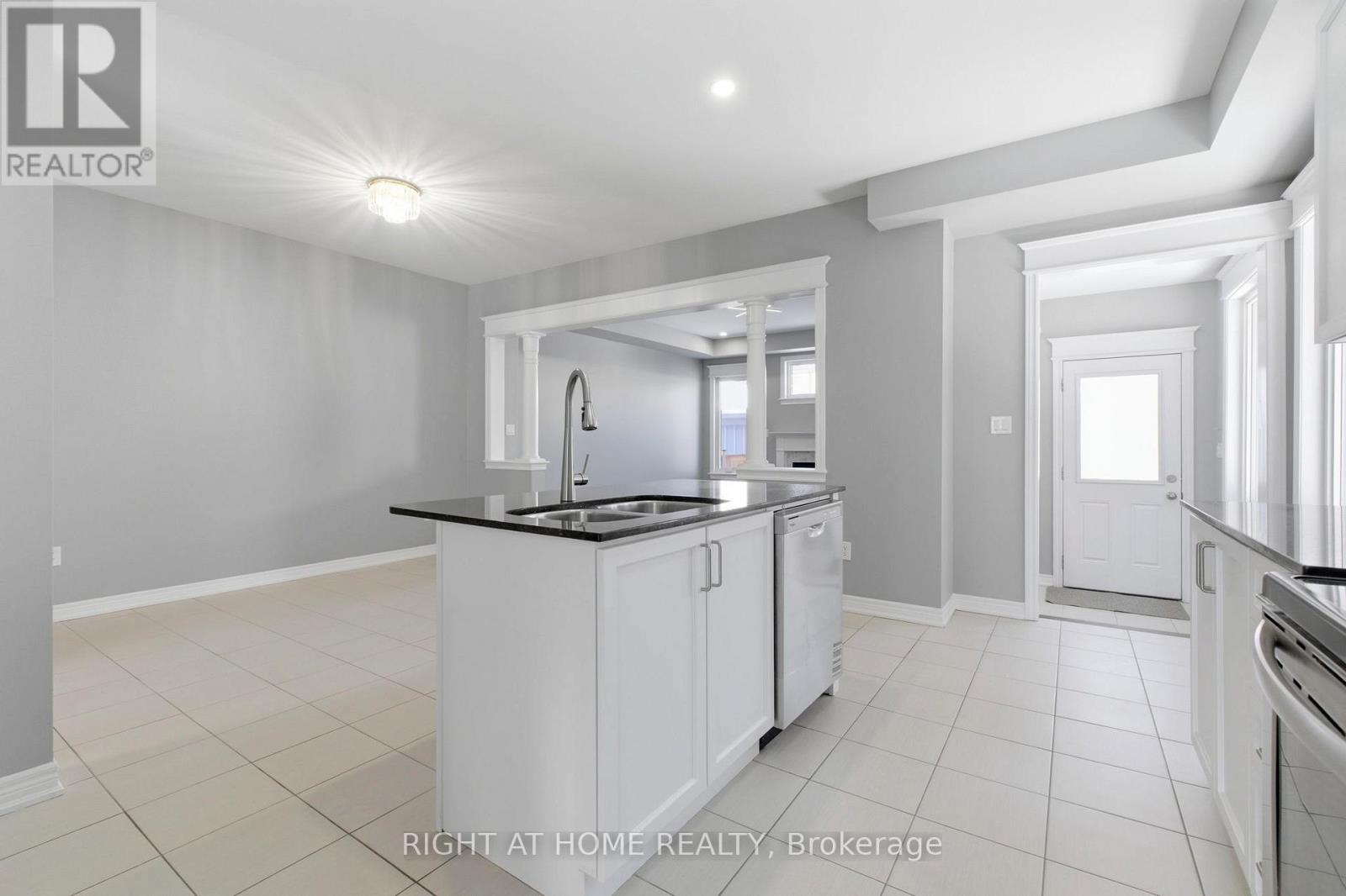 200 Paradelle Drive, Richmond Hill, Ontario  L4E 1B8 - Photo 13 - N12970936