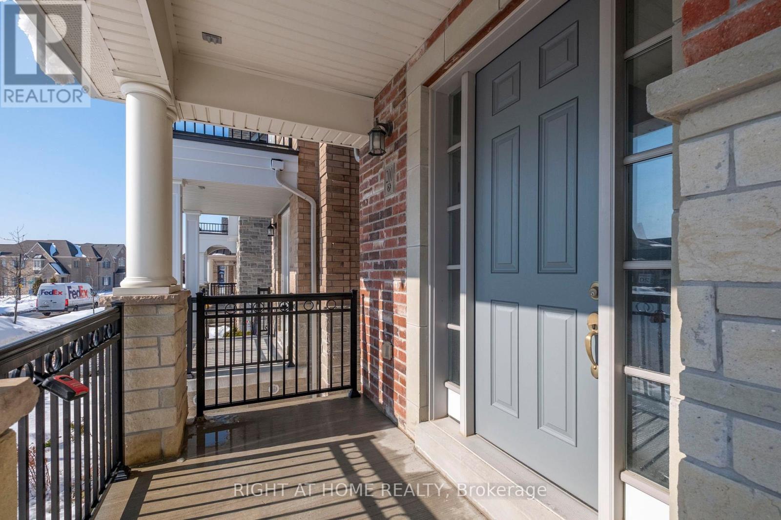 200 Paradelle Drive, Richmond Hill, Ontario  L4E 1B8 - Photo 2 - N12970936