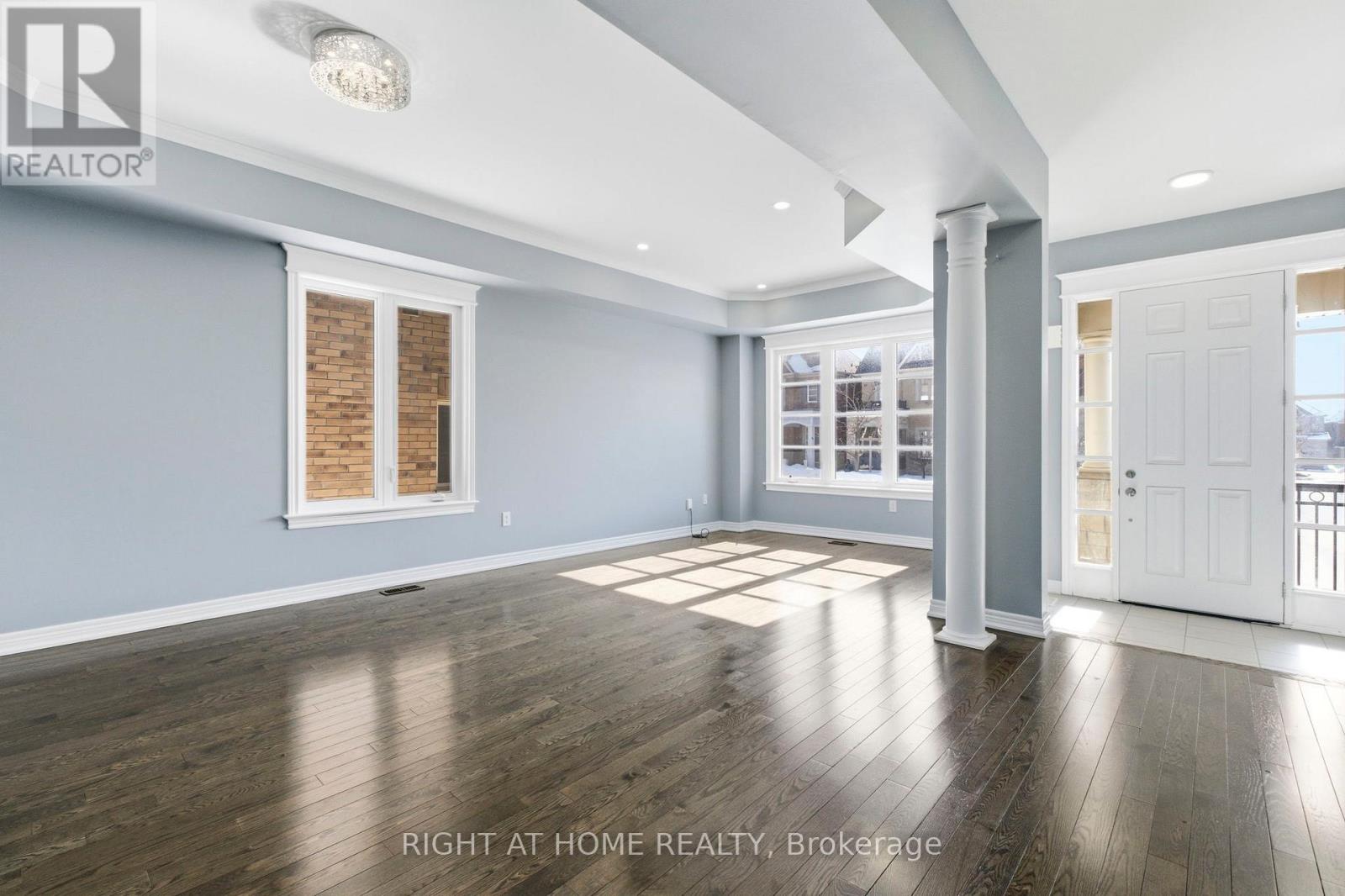 200 Paradelle Drive, Richmond Hill, Ontario  L4E 1B8 - Photo 4 - N12970936