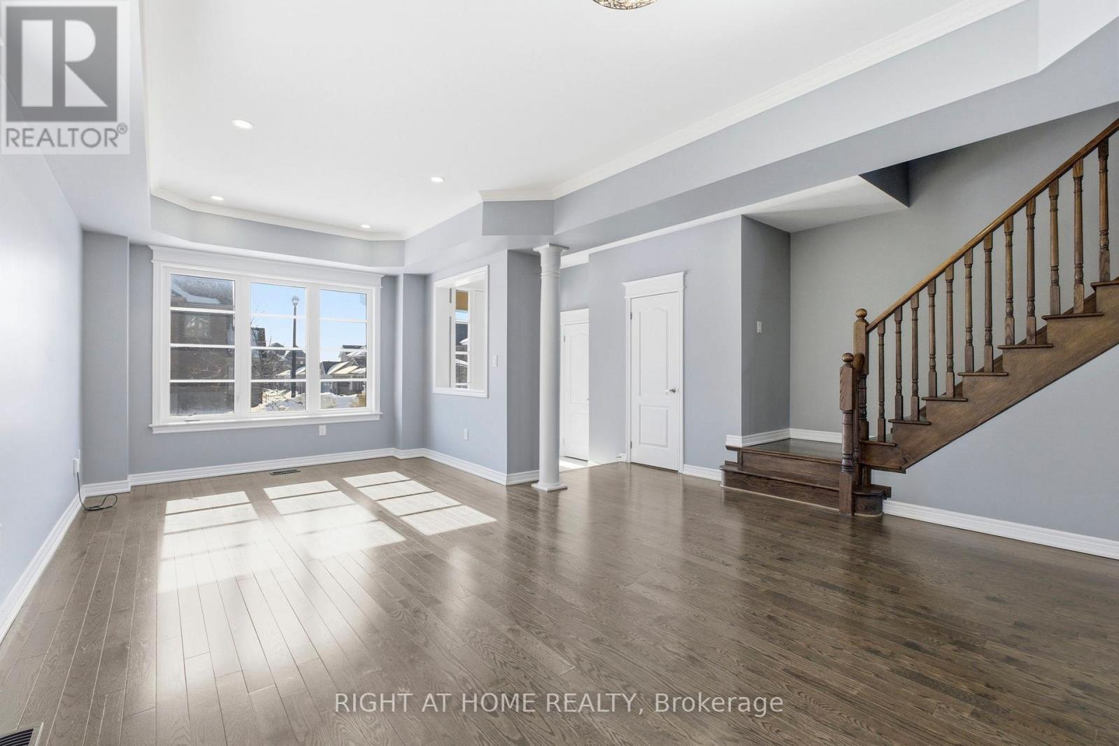 200 Paradelle Drive, Richmond Hill, Ontario  L4E 1B8 - Photo 5 - N12970936