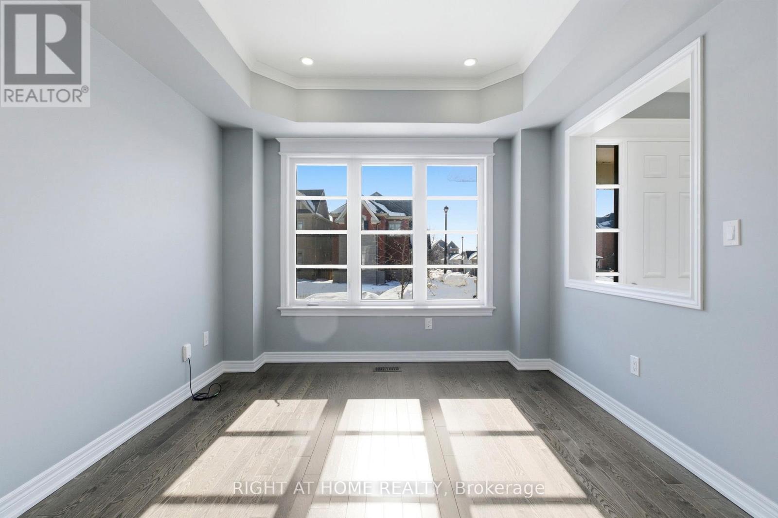 200 Paradelle Drive, Richmond Hill, Ontario  L4E 1B8 - Photo 6 - N12970936