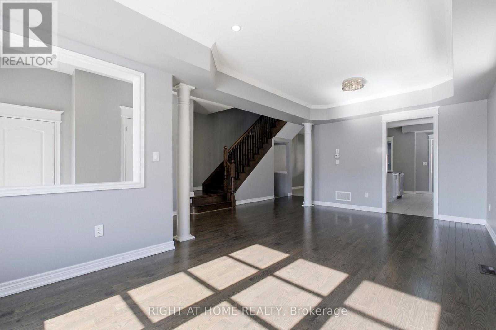 200 Paradelle Drive, Richmond Hill, Ontario  L4E 1B8 - Photo 7 - N12970936