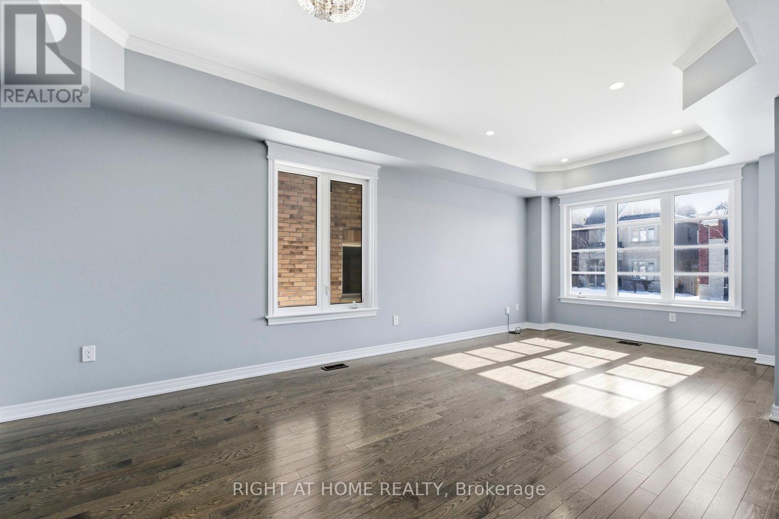 200 Paradelle Drive, Richmond Hill, Ontario  L4E 1B8 - Photo 8 - N12970936