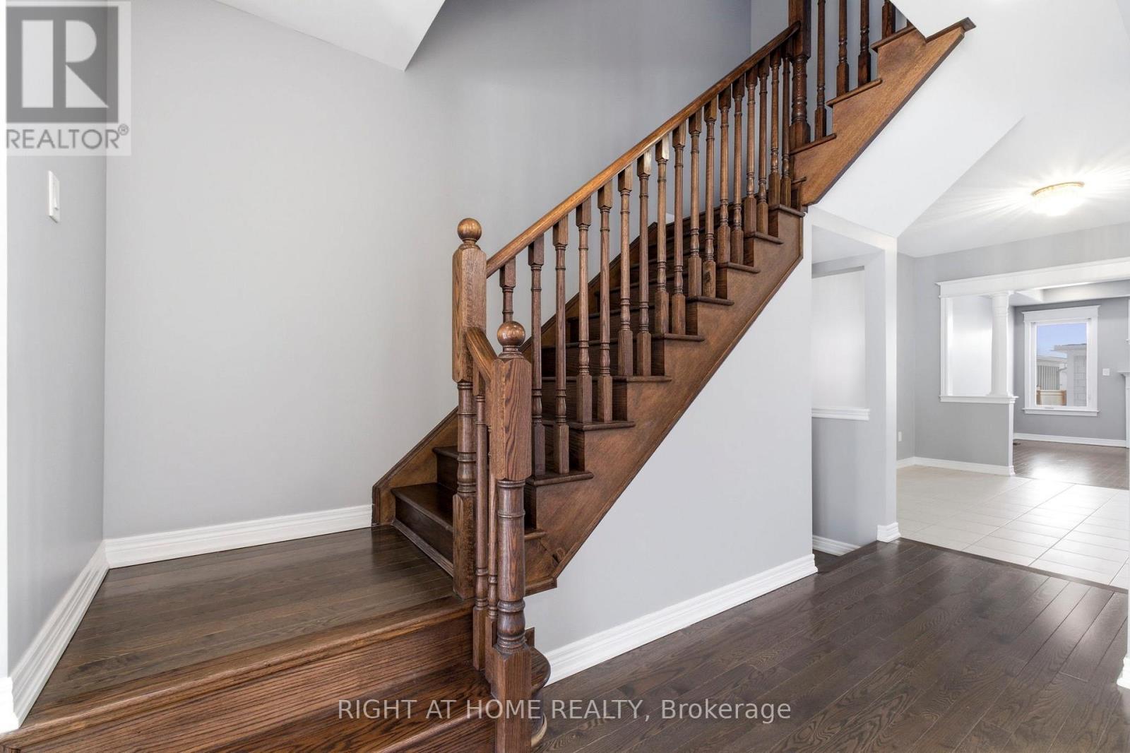 200 Paradelle Drive, Richmond Hill, Ontario  L4E 1B8 - Photo 9 - N12970936