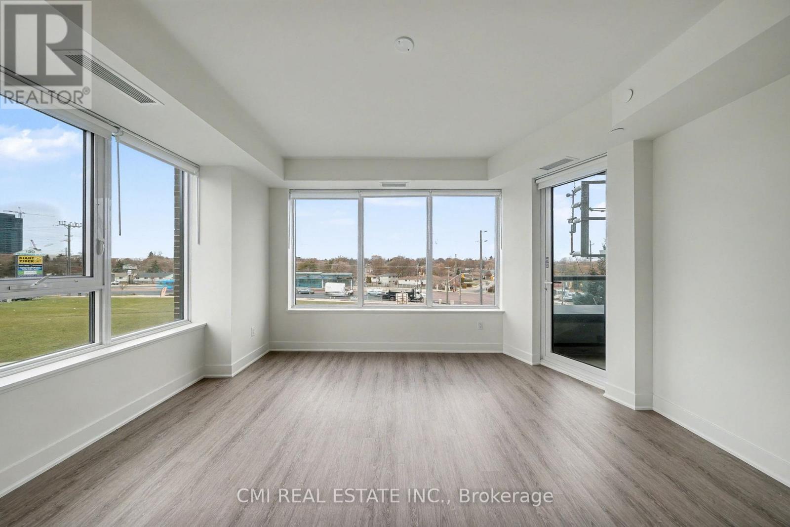 311 - 185 Deerfield Road N, Newmarket, Ontario  L3Y 0G7 - Photo 8 - N12970948