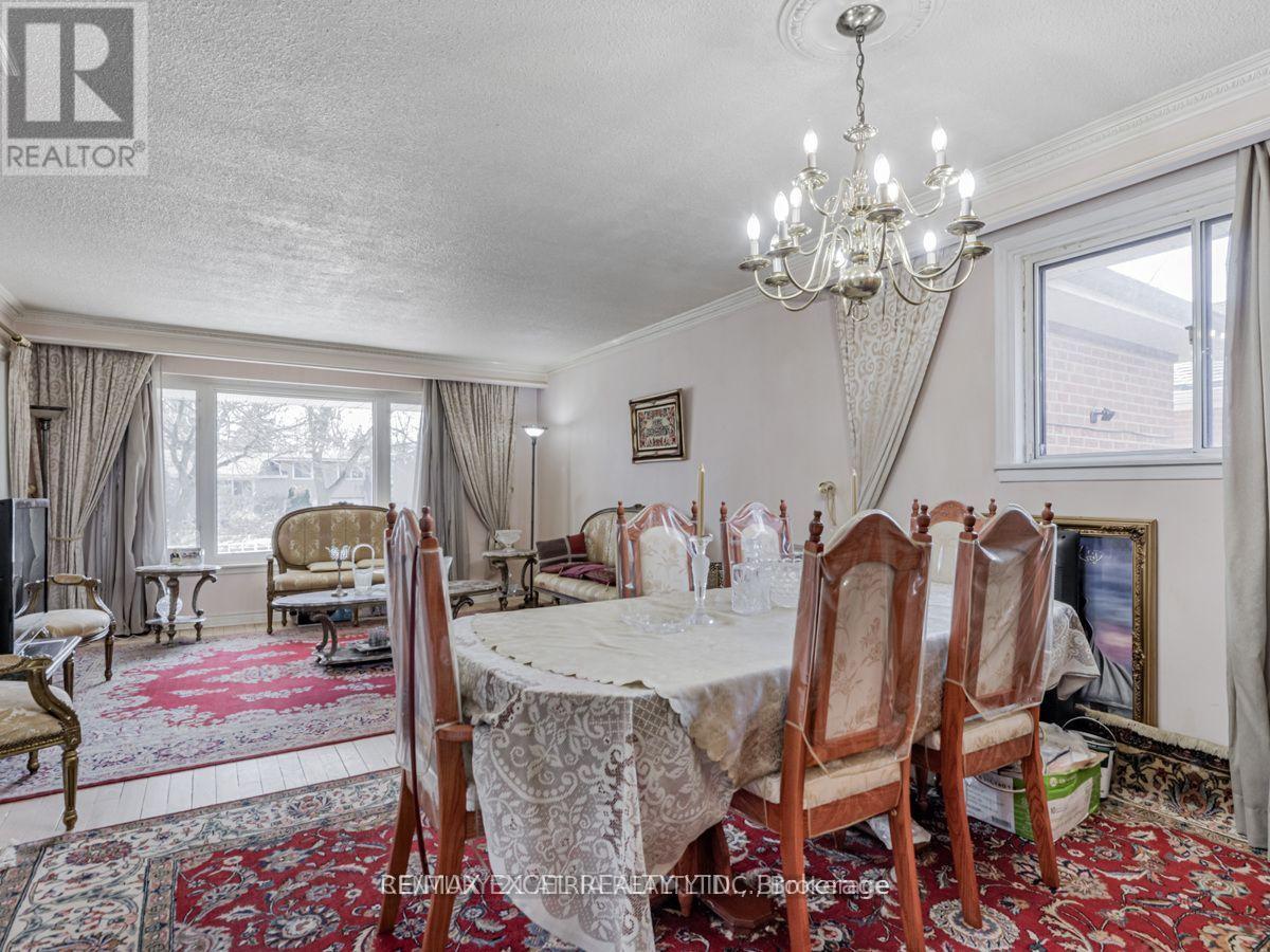 387 Crosby Avenue, Richmond Hill, Ontario  L4C 2R8 - Photo 4 - N12970950