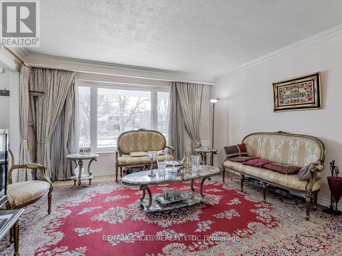 387 Crosby Avenue, Richmond Hill, Ontario  L4C 2R8 - Photo 6 - N12970950