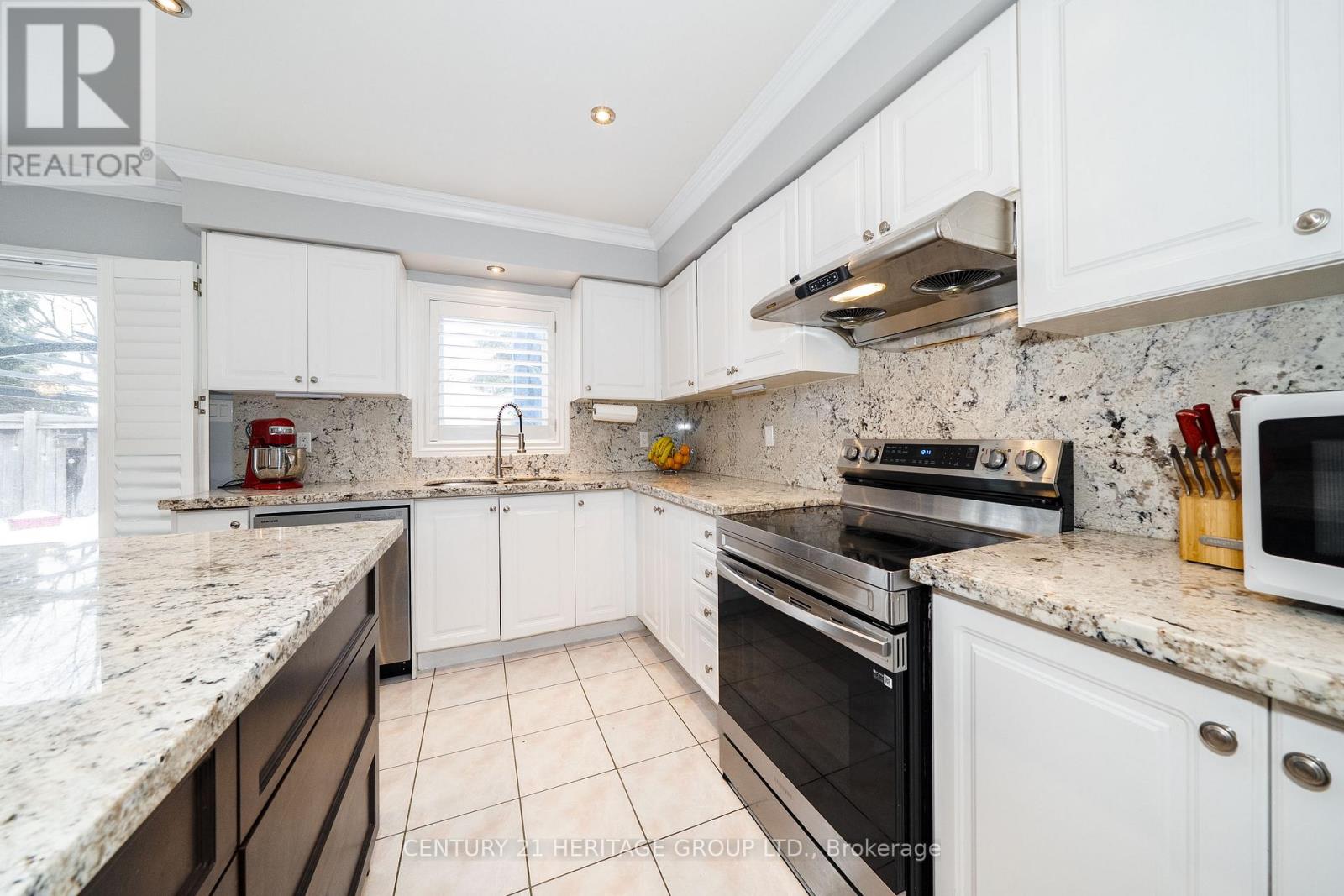 2211 Old Rutherford Road, Vaughan, Ontario  L6A 1Z7 - Photo 9 - N12970962