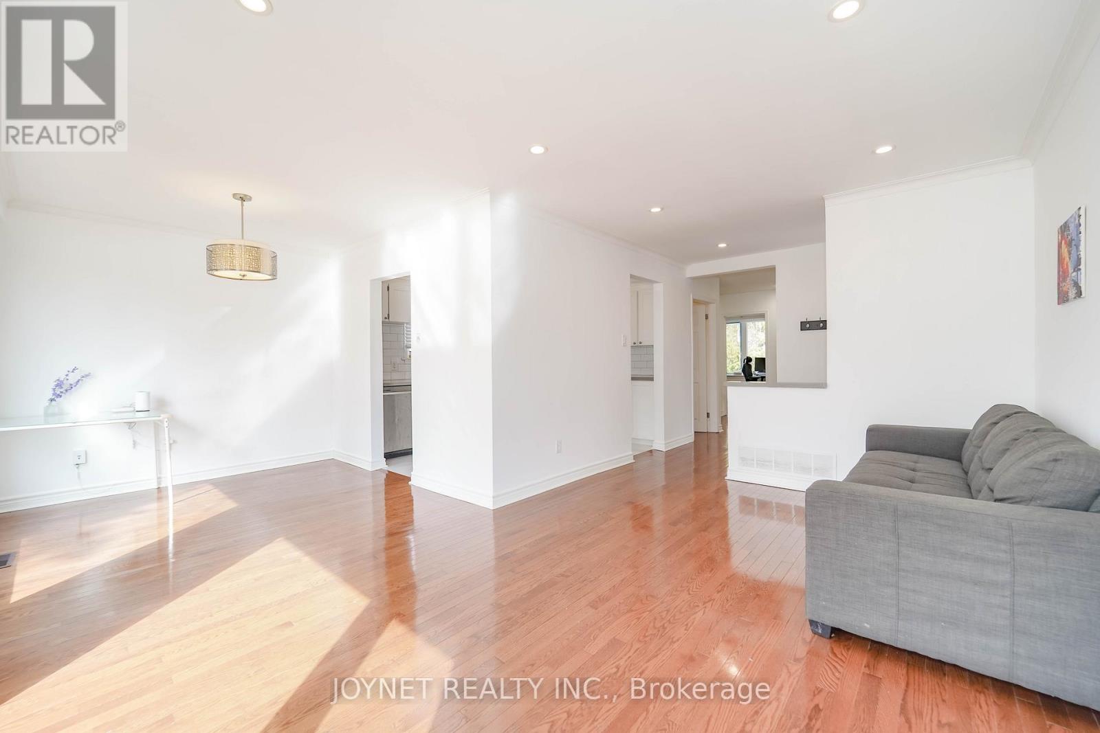 299 Palmer Avenue, Richmond Hill, Ontario  L4C 1P4 - Photo 7 - N12971096