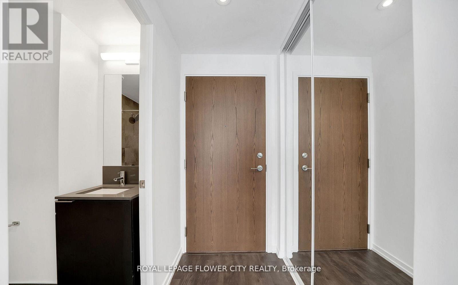 4909 - 1000 Portage Parkway, Vaughan, Ontario  L4K 0L1 - Photo 5 - N12971208