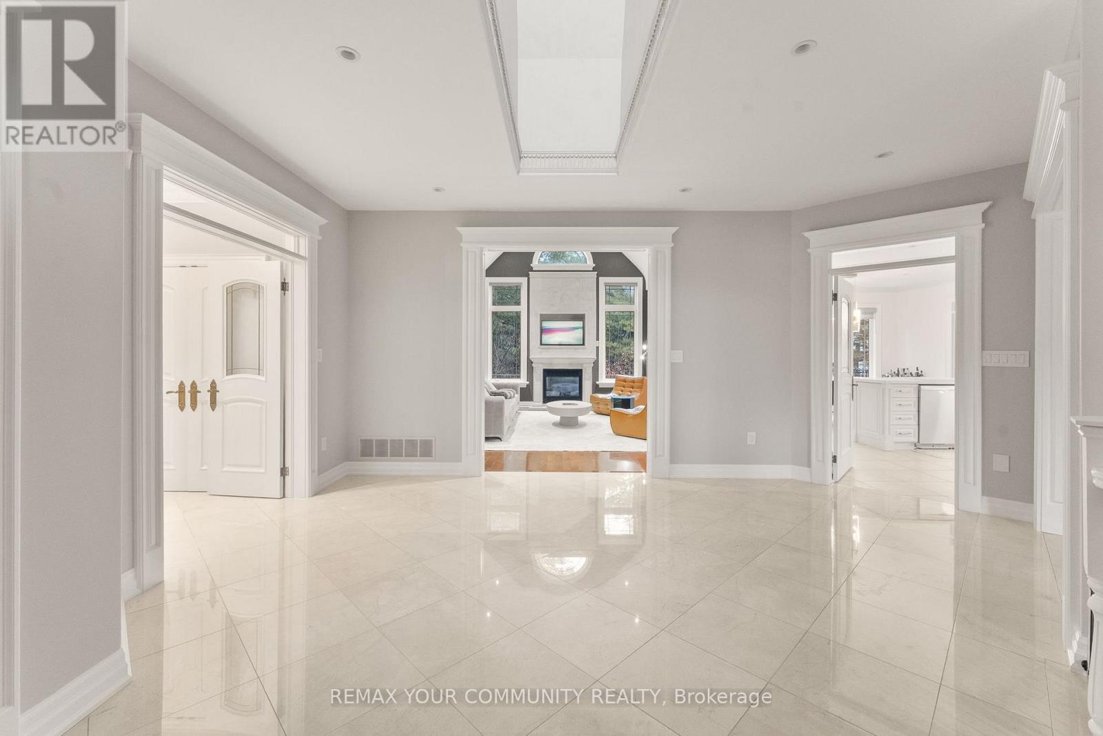 21 Bute Court, Vaughan, Ontario  L6A 1P3 - Photo 3 - N12971232