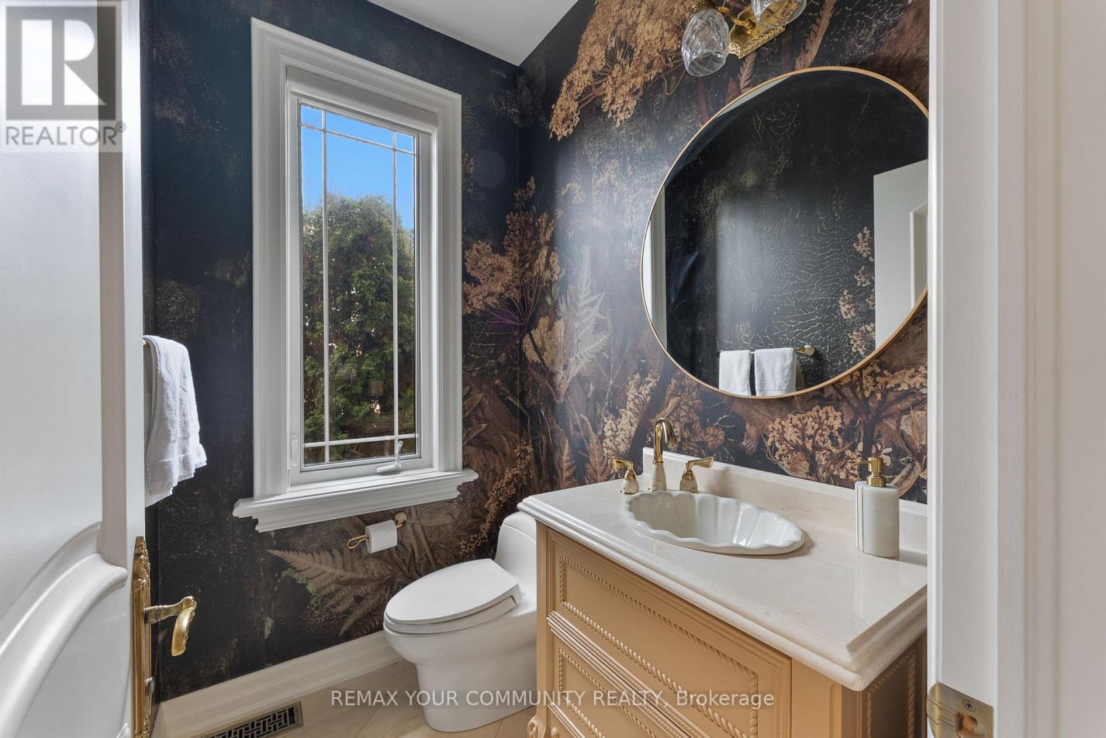 21 Bute Court, Vaughan, Ontario  L6A 1P3 - Photo 4 - N12971232